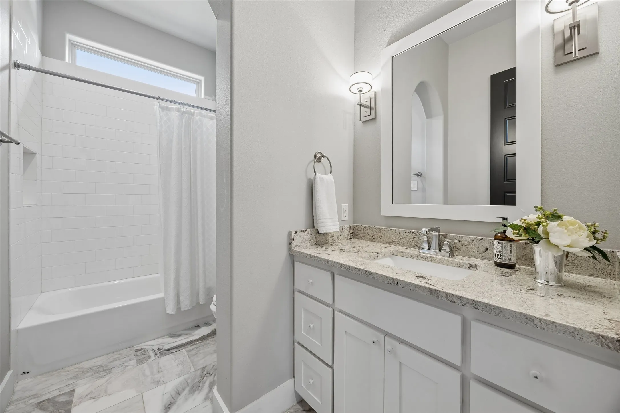 Single Family Residence For Sale in Parker County , 107 Brazos Court, Aledo, Texas 76008, 4 Bedroom, 5 Bathroom, 6 Garage spaces, 4,254 Sqft, built in 2015, mls#21309093, Real Estate Agent in Aledo, Homes For Sale in Parker county, Homes For Sale in Aledo, Realtor in Aledo Texas, Real Estate Brokerage Independent Realty Texas, Luminita Cordes Realtor