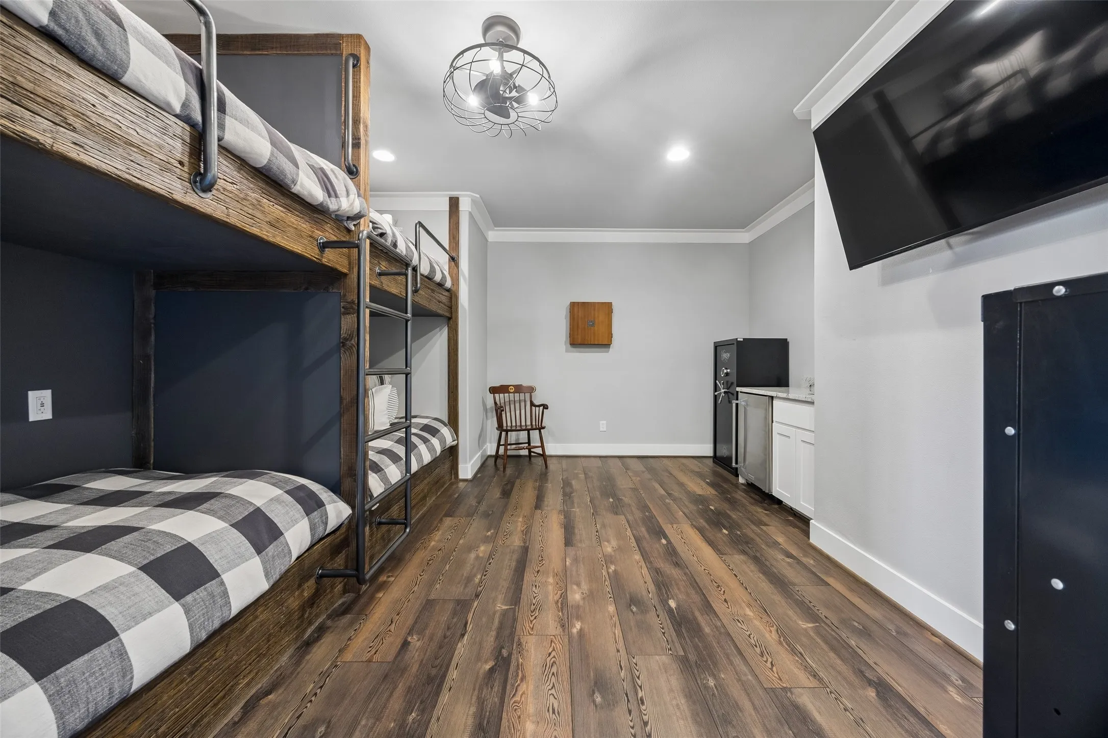 Single Family Residence For Sale in Parker County , 107 Brazos Court, Aledo, Texas 76008, 4 Bedroom, 5 Bathroom, 6 Garage spaces, 4,254 Sqft, built in 2015, mls#21309093, Real Estate Agent in Aledo, Homes For Sale in Parker county, Homes For Sale in Aledo, Realtor in Aledo Texas, Real Estate Brokerage Independent Realty Texas, Luminita Cordes Realtor