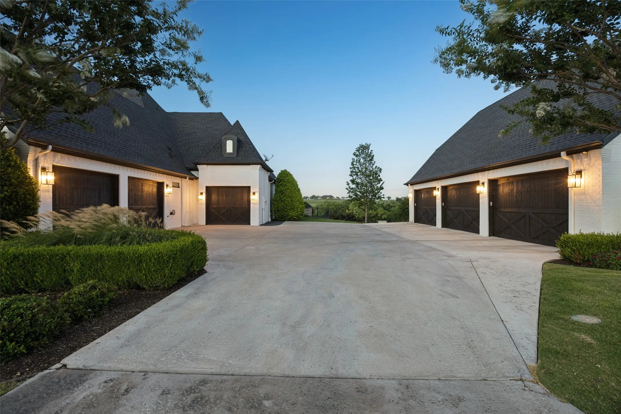 Single Family Residence For Sale in Parker County , 107 Brazos Court, Aledo, Texas 76008, 4 Bedroom, 5 Bathroom, 6 Garage spaces, 4,254 Sqft, built in 2015, mls#21309093, Real Estate Agent in Aledo, Homes For Sale in Parker county, Homes For Sale in Aledo, Realtor in Aledo Texas, Real Estate Brokerage Independent Realty Texas, Luminita Cordes Realtor