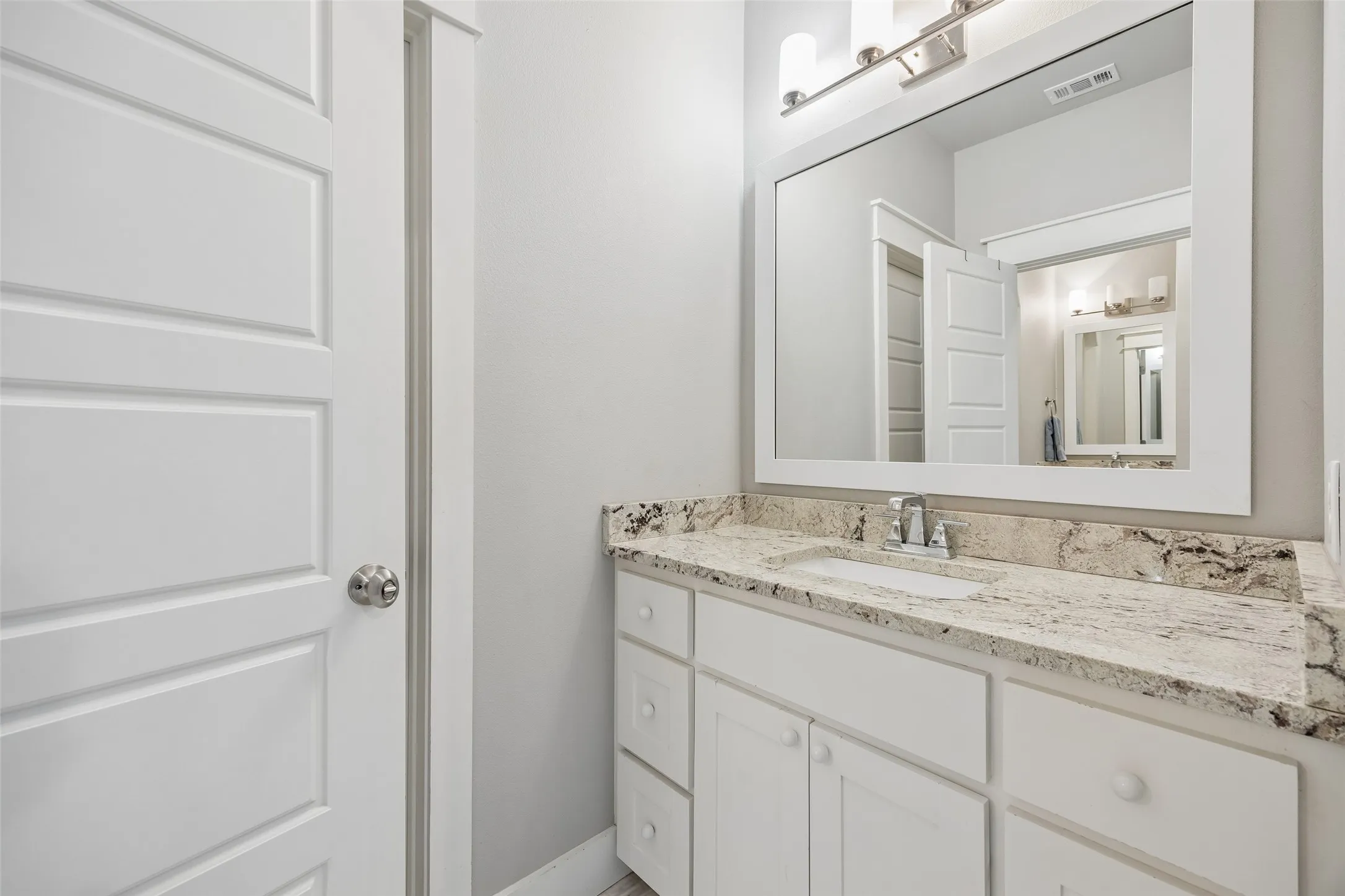 Single Family Residence For Sale in Parker County , 107 Brazos Court, Aledo, Texas 76008, 4 Bedroom, 5 Bathroom, 6 Garage spaces, 4,254 Sqft, built in 2015, mls#21309093, Real Estate Agent in Aledo, Homes For Sale in Parker county, Homes For Sale in Aledo, Realtor in Aledo Texas, Real Estate Brokerage Independent Realty Texas, Luminita Cordes Realtor