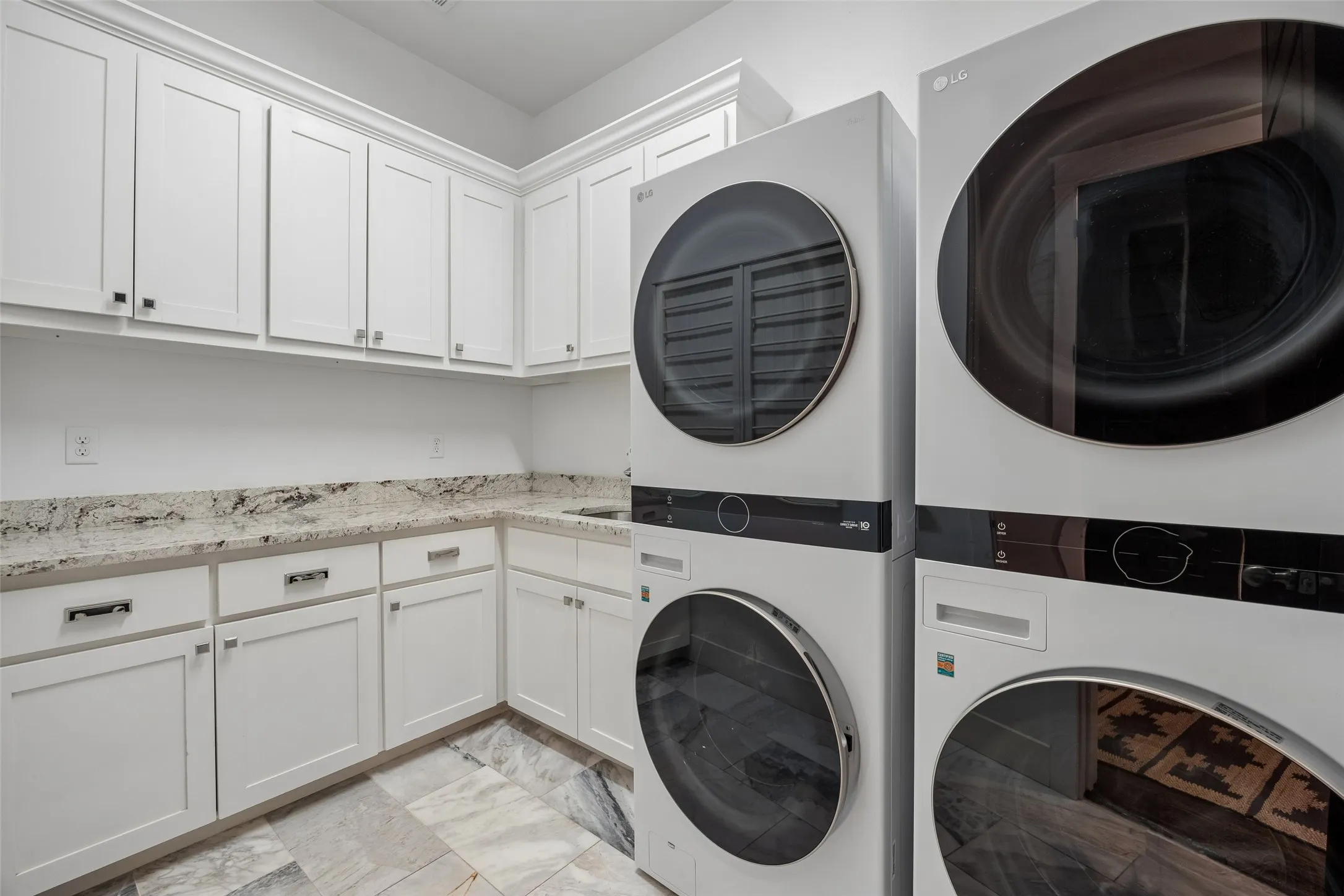 Single Family Residence For Sale in Parker County , 107 Brazos Court, Aledo, Texas 76008, 4 Bedroom, 5 Bathroom, 6 Garage spaces, 4,254 Sqft, built in 2015, mls#21309093, Real Estate Agent in Aledo, Homes For Sale in Parker county, Homes For Sale in Aledo, Realtor in Aledo Texas, Real Estate Brokerage Independent Realty Texas, Luminita Cordes Realtor