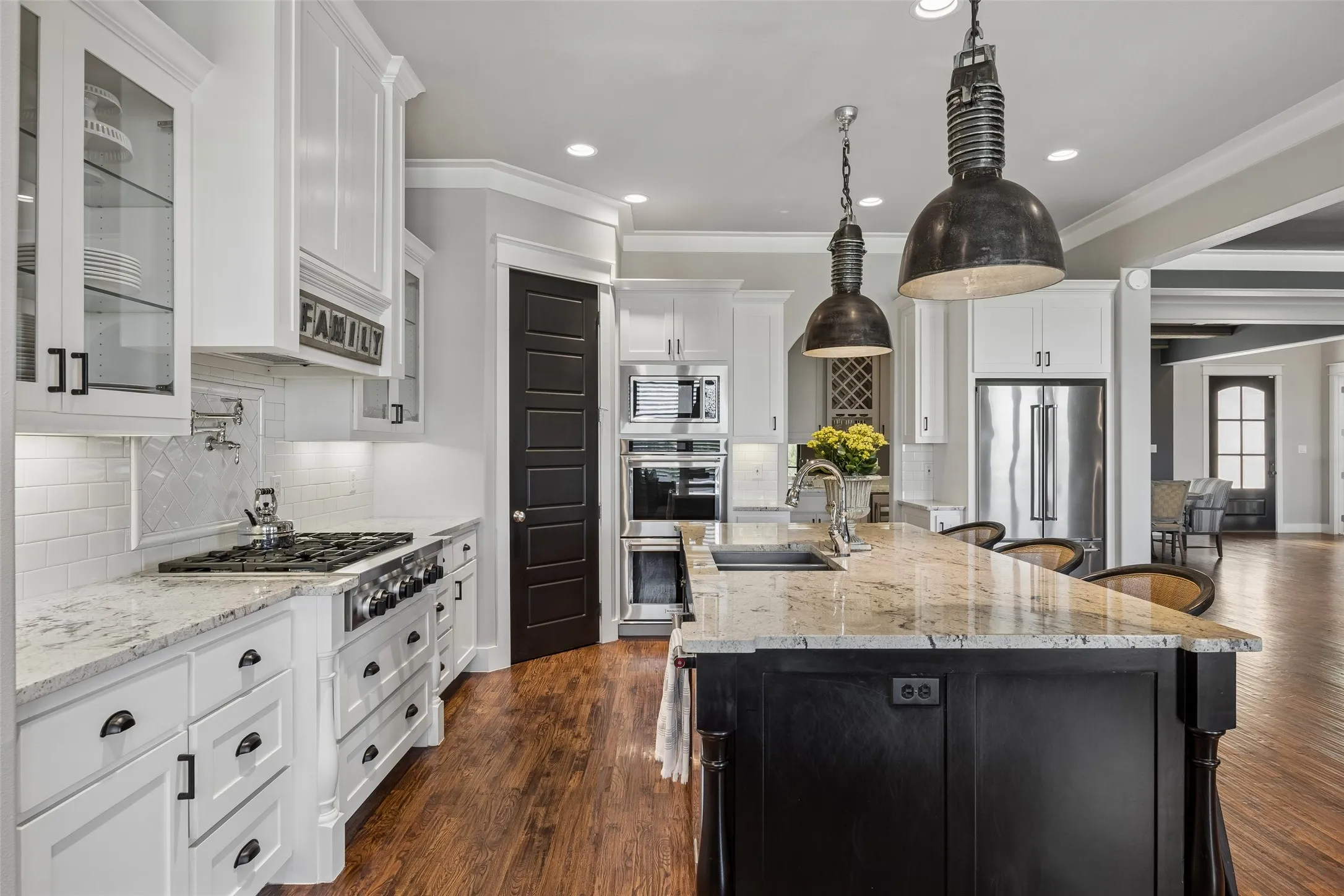 Single Family Residence For Sale in Parker County , 107 Brazos Court, Aledo, Texas 76008, 4 Bedroom, 5 Bathroom, 6 Garage spaces, 4,254 Sqft, built in 2015, mls#21309093, Real Estate Agent in Aledo, Homes For Sale in Parker county, Homes For Sale in Aledo, Realtor in Aledo Texas, Real Estate Brokerage Independent Realty Texas, Luminita Cordes Realtor