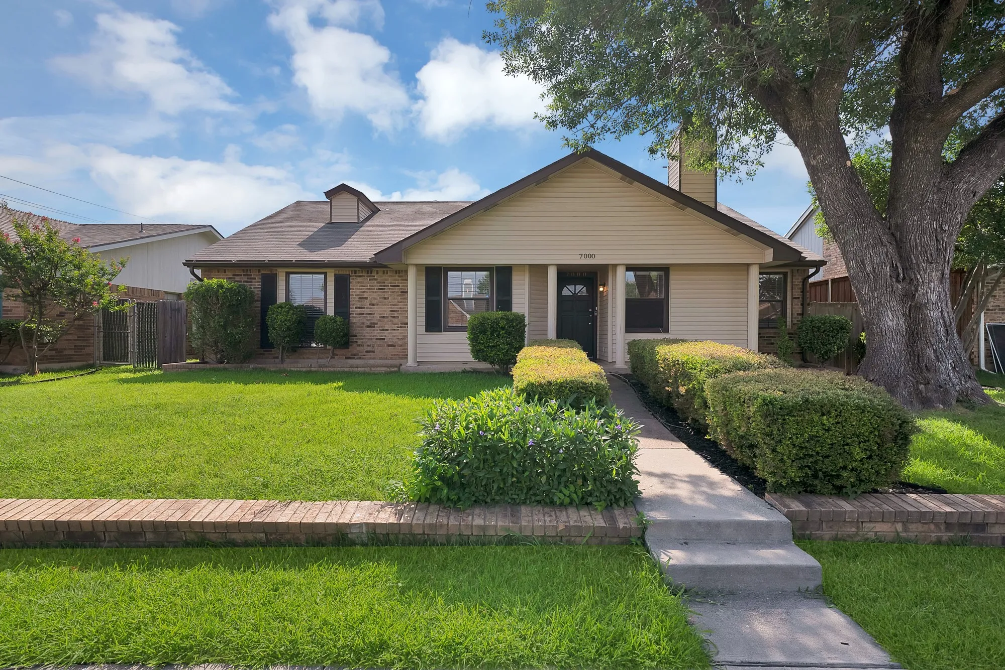 Single Family Residence For Sale in Denton County , 7000 Curry Drive, The Colony, Texas 75056, 4 Bedroom, 2 Bathroom, 2 Garage spaces, 1,713 Sqft, built in 1983, mls#21316322, Real Estate Agent in The Colony, Homes For Sale in Denton county, Homes For Sale in The Colony, Realtor in The Colony Texas, Real Estate Brokerage Independent Realty Texas, Luminita Cordes Realtor