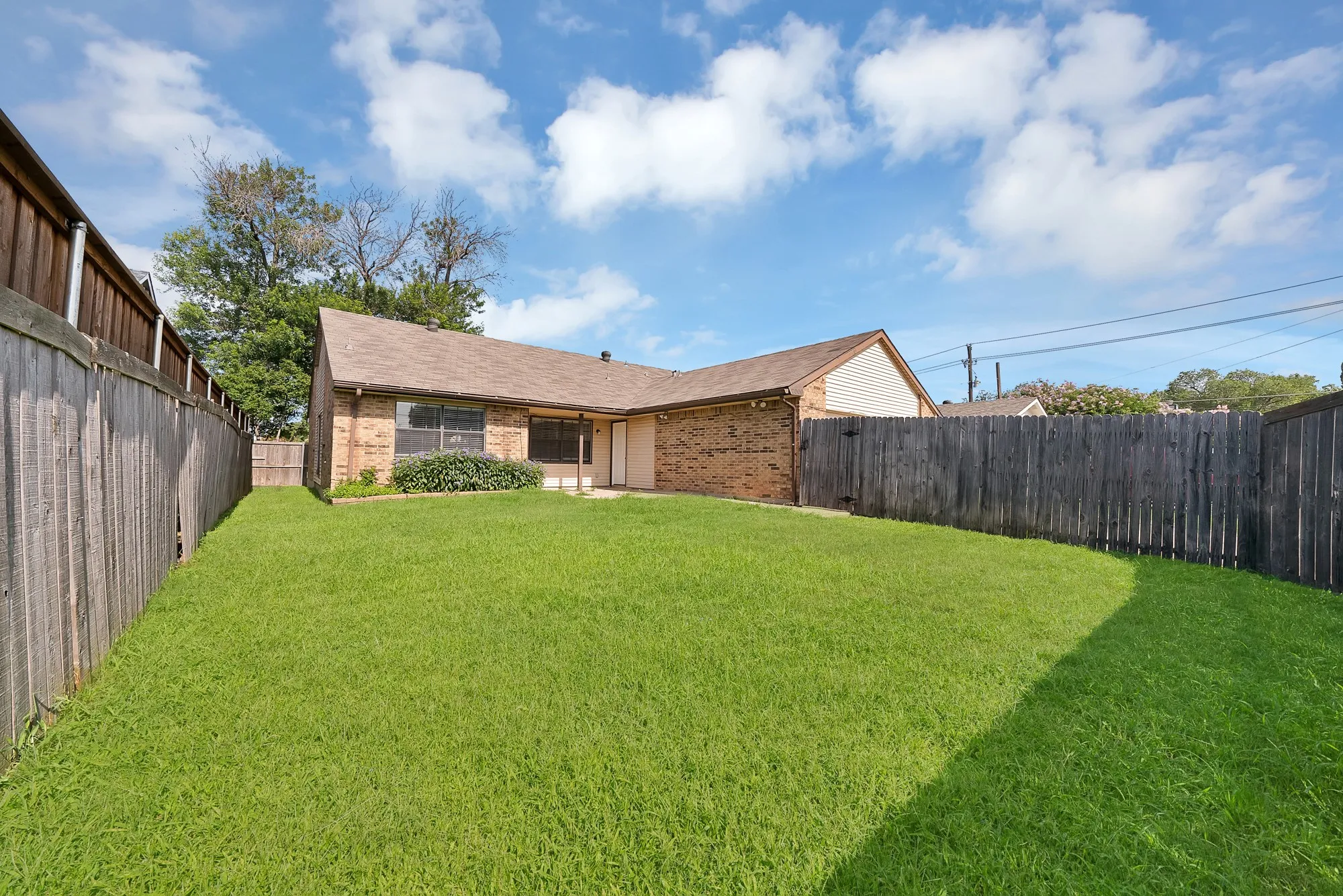 Single Family Residence For Sale in Denton County , 7000 Curry Drive, The Colony, Texas 75056, 4 Bedroom, 2 Bathroom, 2 Garage spaces, 1,713 Sqft, built in 1983, mls#21316322, Real Estate Agent in The Colony, Homes For Sale in Denton county, Homes For Sale in The Colony, Realtor in The Colony Texas, Real Estate Brokerage Independent Realty Texas, Luminita Cordes Realtor