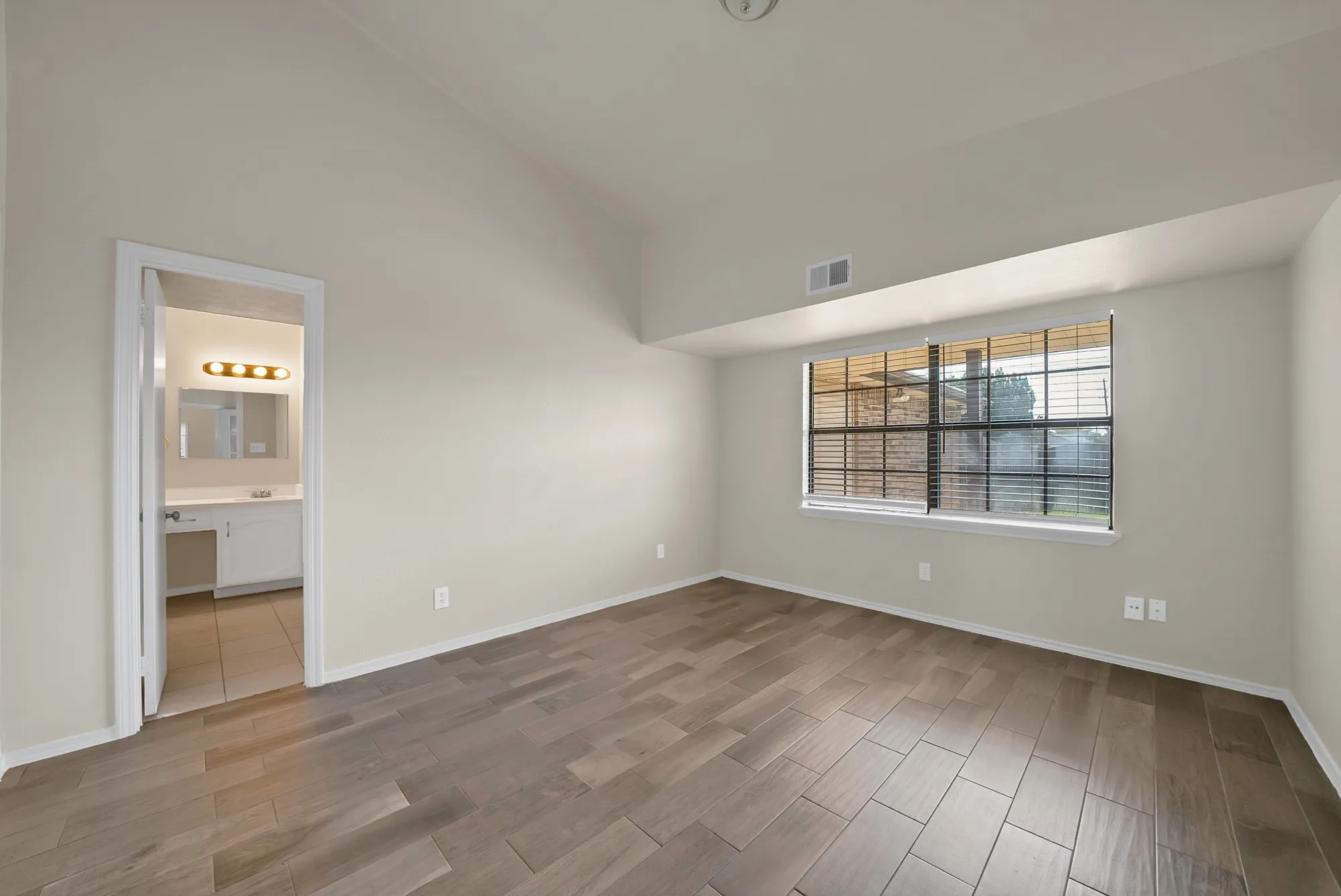 Single Family Residence For Sale in Denton County , 7000 Curry Drive, The Colony, Texas 75056, 4 Bedroom, 2 Bathroom, 2 Garage spaces, 1,713 Sqft, built in 1983, mls#21316322, Real Estate Agent in The Colony, Homes For Sale in Denton county, Homes For Sale in The Colony, Realtor in The Colony Texas, Real Estate Brokerage Independent Realty Texas, Luminita Cordes Realtor