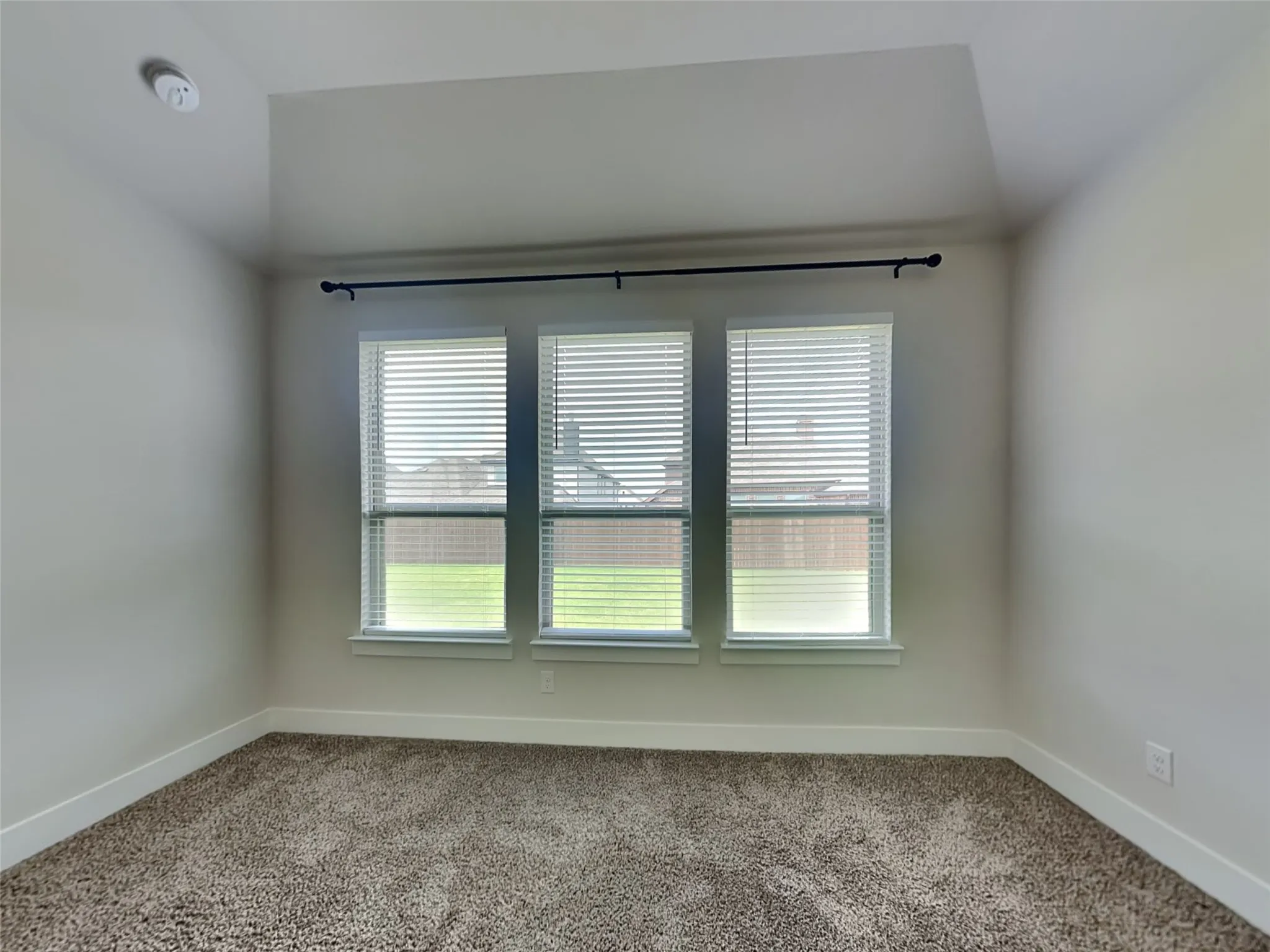 Single Family Residence For Rent in Rockwall County , 606 Taylor Drive, Fate, Texas 75087, 3 Bedrooms, 2 Bathrooms, 2 Garage spaces, 2,086 Sqft, built in 2021, Price $2,400, mls#21319381, Real Estate Agent in Fate, Homes For Rent in Rockwall county, Homes For Rent in Fate, Realtor in Fate Texas, Real Estate Brokerage Independent Realty Texas, Luminita Cordes Realtor