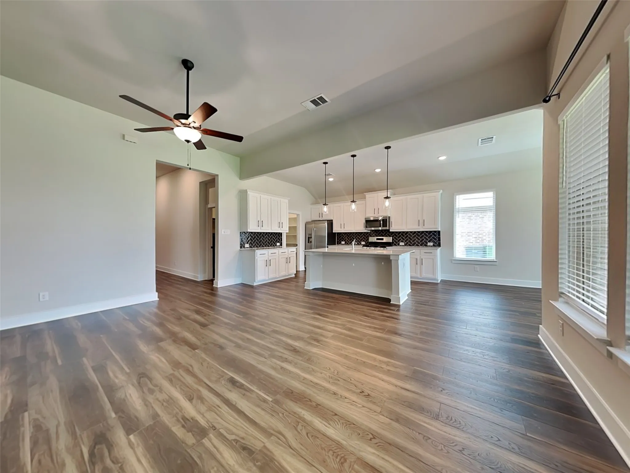 Single Family Residence For Rent in Rockwall County , 606 Taylor Drive, Fate, Texas 75087, 3 Bedrooms, 2 Bathrooms, 2 Garage spaces, 2,086 Sqft, built in 2021, Price $2,400, mls#21319381, Real Estate Agent in Fate, Homes For Rent in Rockwall county, Homes For Rent in Fate, Realtor in Fate Texas, Real Estate Brokerage Independent Realty Texas, Luminita Cordes Realtor