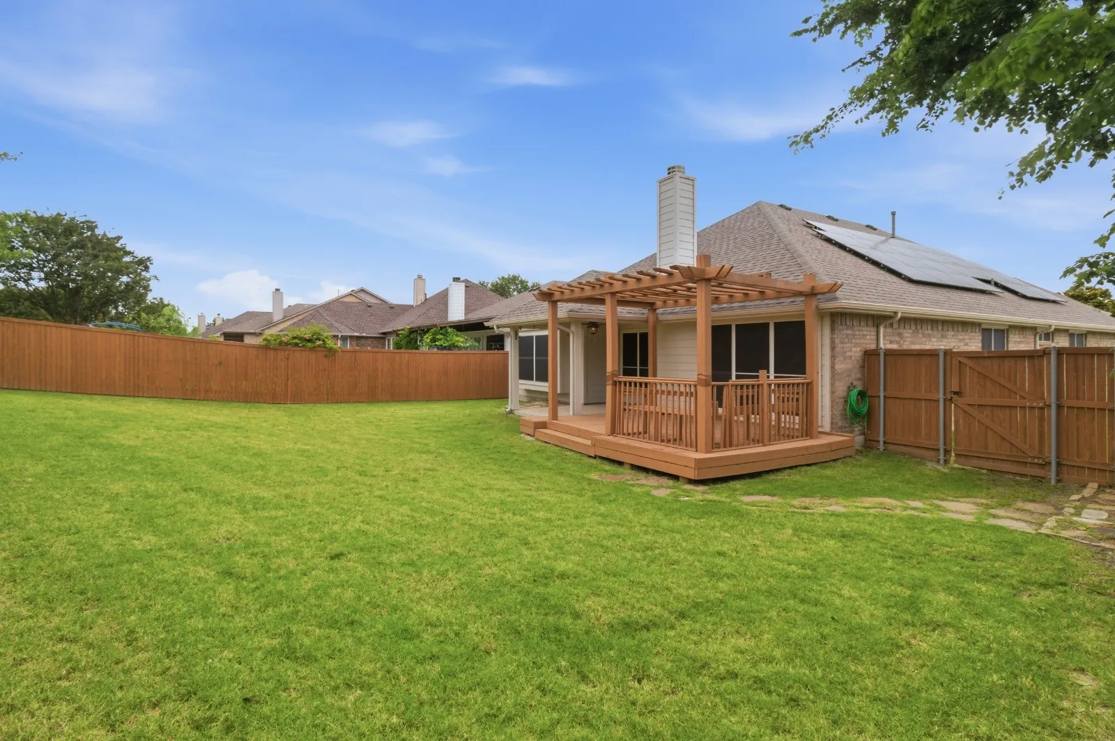 Single Family Residence For Sale in Dallas County , 6803 Hillwood Drive, Sachse, Texas 75048, 3 Bedroom, 2 Bathroom, 2 Garage spaces, 1,830 Sqft, built in 2002, mls#21319384, Real Estate Agent in Sachse, Homes For Sale in Dallas county, Homes For Sale in Sachse, Realtor in Sachse Texas, Real Estate Brokerage Independent Realty Texas, Luminita Cordes Realtor