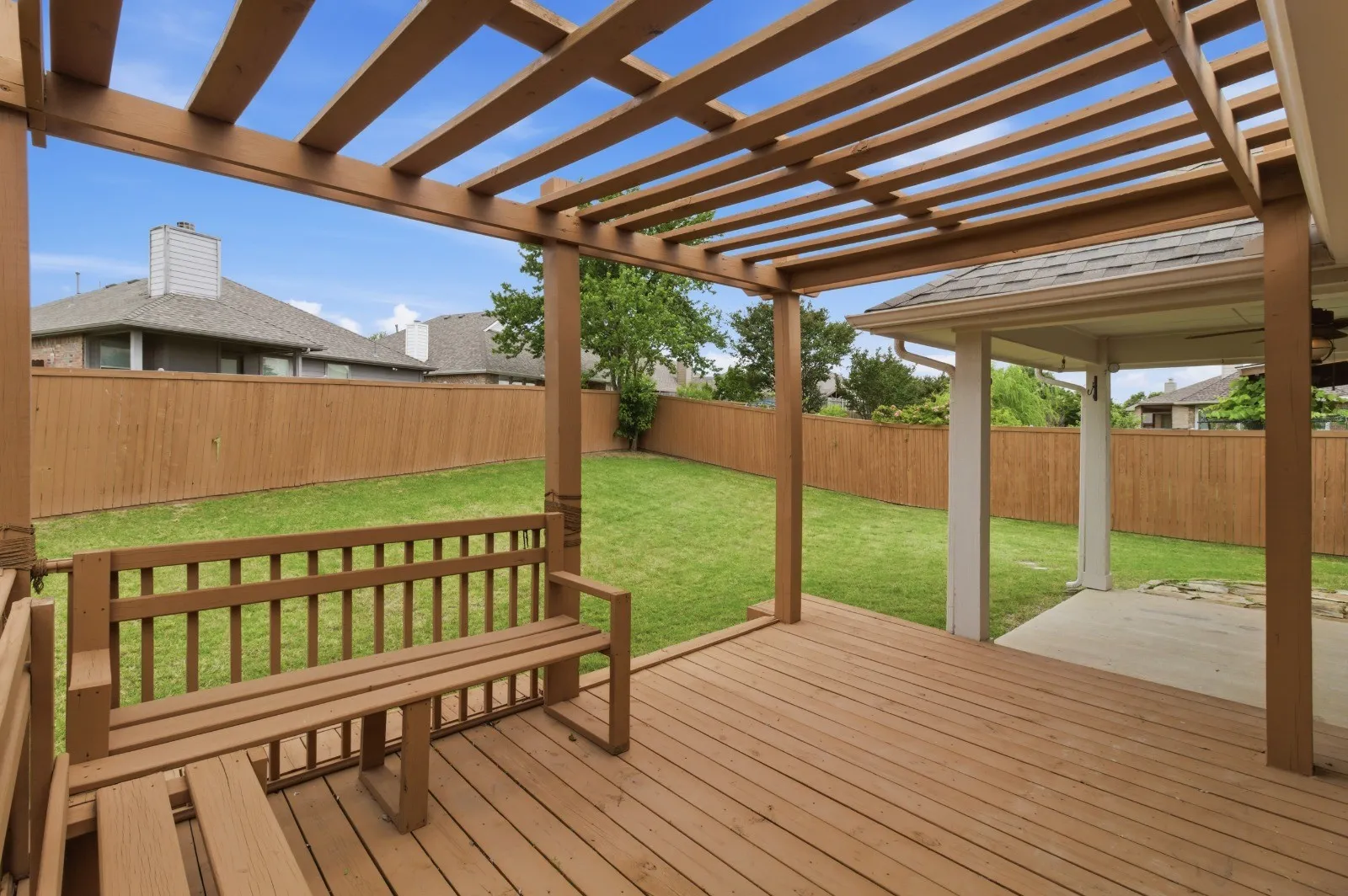 Single Family Residence For Sale in Dallas County , 6803 Hillwood Drive, Sachse, Texas 75048, 3 Bedroom, 2 Bathroom, 2 Garage spaces, 1,830 Sqft, built in 2002, mls#21319384, Real Estate Agent in Sachse, Homes For Sale in Dallas county, Homes For Sale in Sachse, Realtor in Sachse Texas, Real Estate Brokerage Independent Realty Texas, Luminita Cordes Realtor