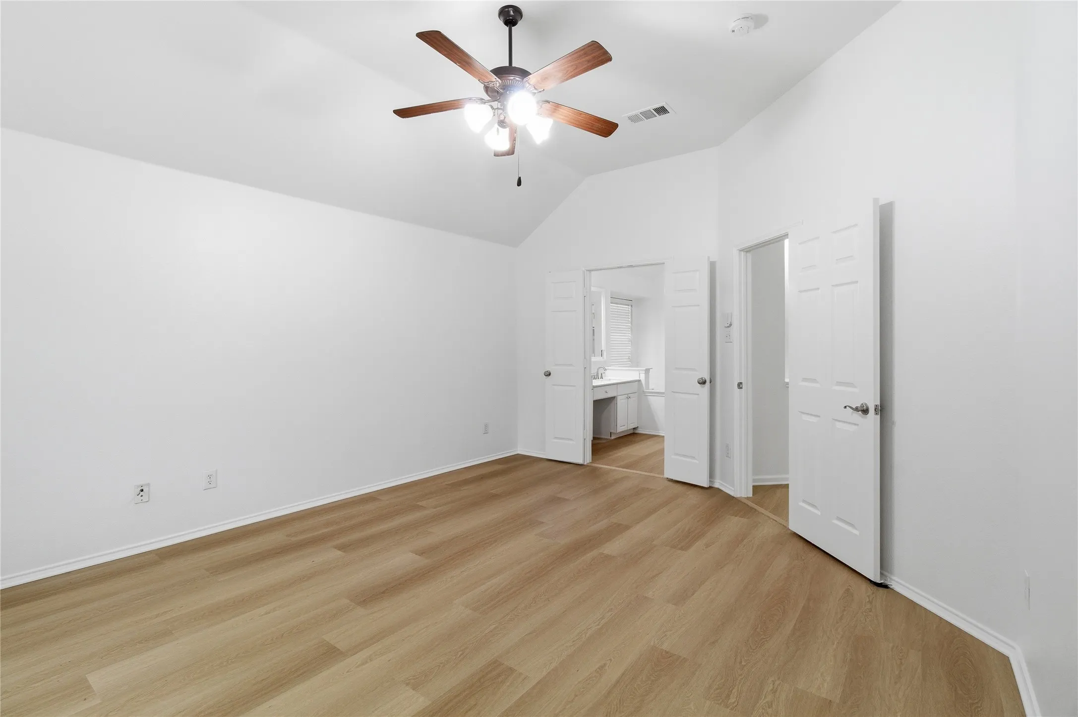 Single Family Residence For Sale in Dallas County , 6803 Hillwood Drive, Sachse, Texas 75048, 3 Bedroom, 2 Bathroom, 2 Garage spaces, 1,830 Sqft, built in 2002, mls#21319384, Real Estate Agent in Sachse, Homes For Sale in Dallas county, Homes For Sale in Sachse, Realtor in Sachse Texas, Real Estate Brokerage Independent Realty Texas, Luminita Cordes Realtor
