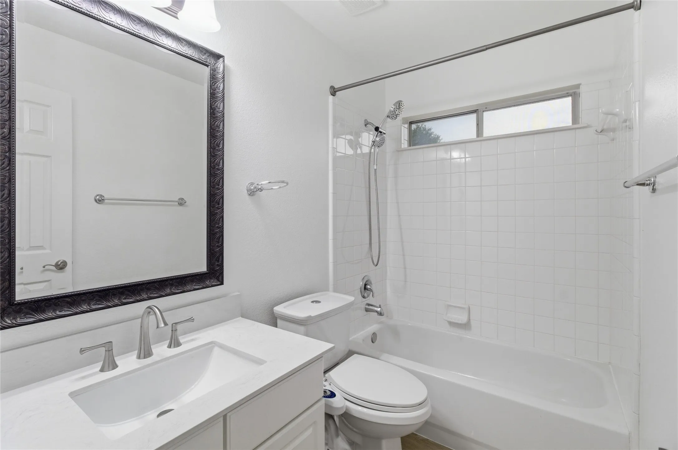 Single Family Residence For Sale in Dallas County , 6803 Hillwood Drive, Sachse, Texas 75048, 3 Bedroom, 2 Bathroom, 2 Garage spaces, 1,830 Sqft, built in 2002, mls#21319384, Real Estate Agent in Sachse, Homes For Sale in Dallas county, Homes For Sale in Sachse, Realtor in Sachse Texas, Real Estate Brokerage Independent Realty Texas, Luminita Cordes Realtor