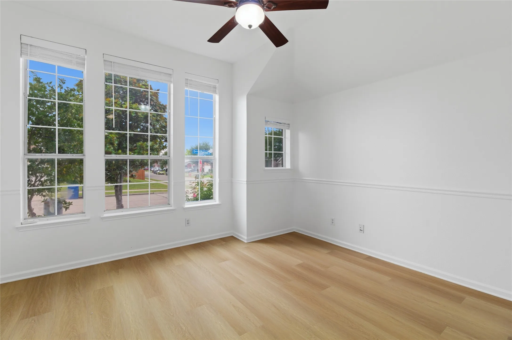 Single Family Residence For Sale in Dallas County , 6803 Hillwood Drive, Sachse, Texas 75048, 3 Bedroom, 2 Bathroom, 2 Garage spaces, 1,830 Sqft, built in 2002, mls#21319384, Real Estate Agent in Sachse, Homes For Sale in Dallas county, Homes For Sale in Sachse, Realtor in Sachse Texas, Real Estate Brokerage Independent Realty Texas, Luminita Cordes Realtor