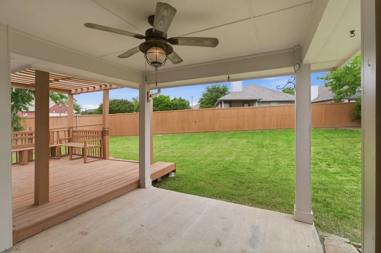 Single Family Residence For Sale in Dallas County , 6803 Hillwood Drive, Sachse, Texas 75048, 3 Bedroom, 2 Bathroom, 2 Garage spaces, 1,830 Sqft, built in 2002, mls#21319384, Real Estate Agent in Sachse, Homes For Sale in Dallas county, Homes For Sale in Sachse, Realtor in Sachse Texas, Real Estate Brokerage Independent Realty Texas, Luminita Cordes Realtor