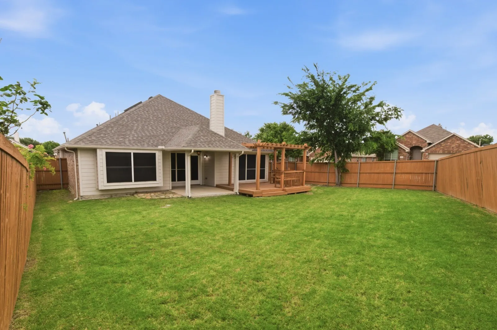 Single Family Residence For Sale in Dallas County , 6803 Hillwood Drive, Sachse, Texas 75048, 3 Bedroom, 2 Bathroom, 2 Garage spaces, 1,830 Sqft, built in 2002, mls#21319384, Real Estate Agent in Sachse, Homes For Sale in Dallas county, Homes For Sale in Sachse, Realtor in Sachse Texas, Real Estate Brokerage Independent Realty Texas, Luminita Cordes Realtor