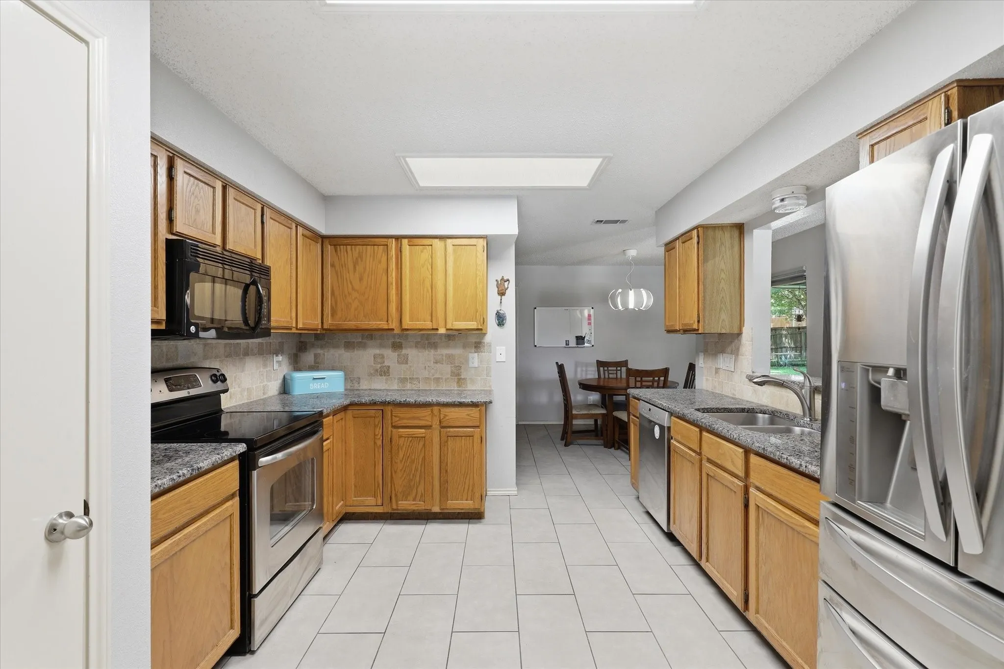 Single Family Residence For Sale in Collin County , 1017 Spicewood Drive, Plano, Texas 75025, 3 Bedroom, 2 Bathroom, 2 Garage spaces, 1,741 Sqft, built in 1986, mls#21318482, Real Estate Agent in Plano, Homes For Sale in Collin county, Homes For Sale in Plano, Realtor in Plano Texas, Real Estate Brokerage Independent Realty Texas, Luminita Cordes Realtor