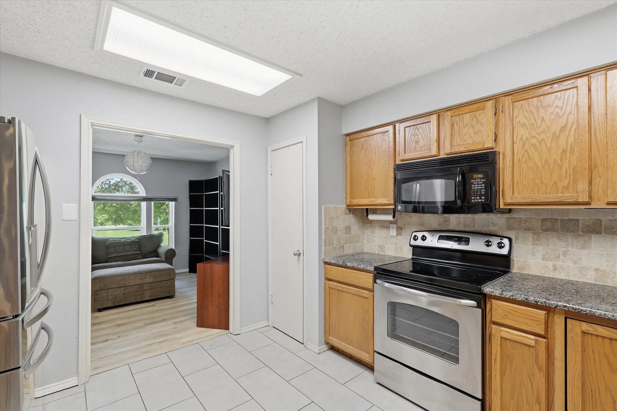 Single Family Residence For Sale in Collin County , 1017 Spicewood Drive, Plano, Texas 75025, 3 Bedroom, 2 Bathroom, 2 Garage spaces, 1,741 Sqft, built in 1986, mls#21318482, Real Estate Agent in Plano, Homes For Sale in Collin county, Homes For Sale in Plano, Realtor in Plano Texas, Real Estate Brokerage Independent Realty Texas, Luminita Cordes Realtor