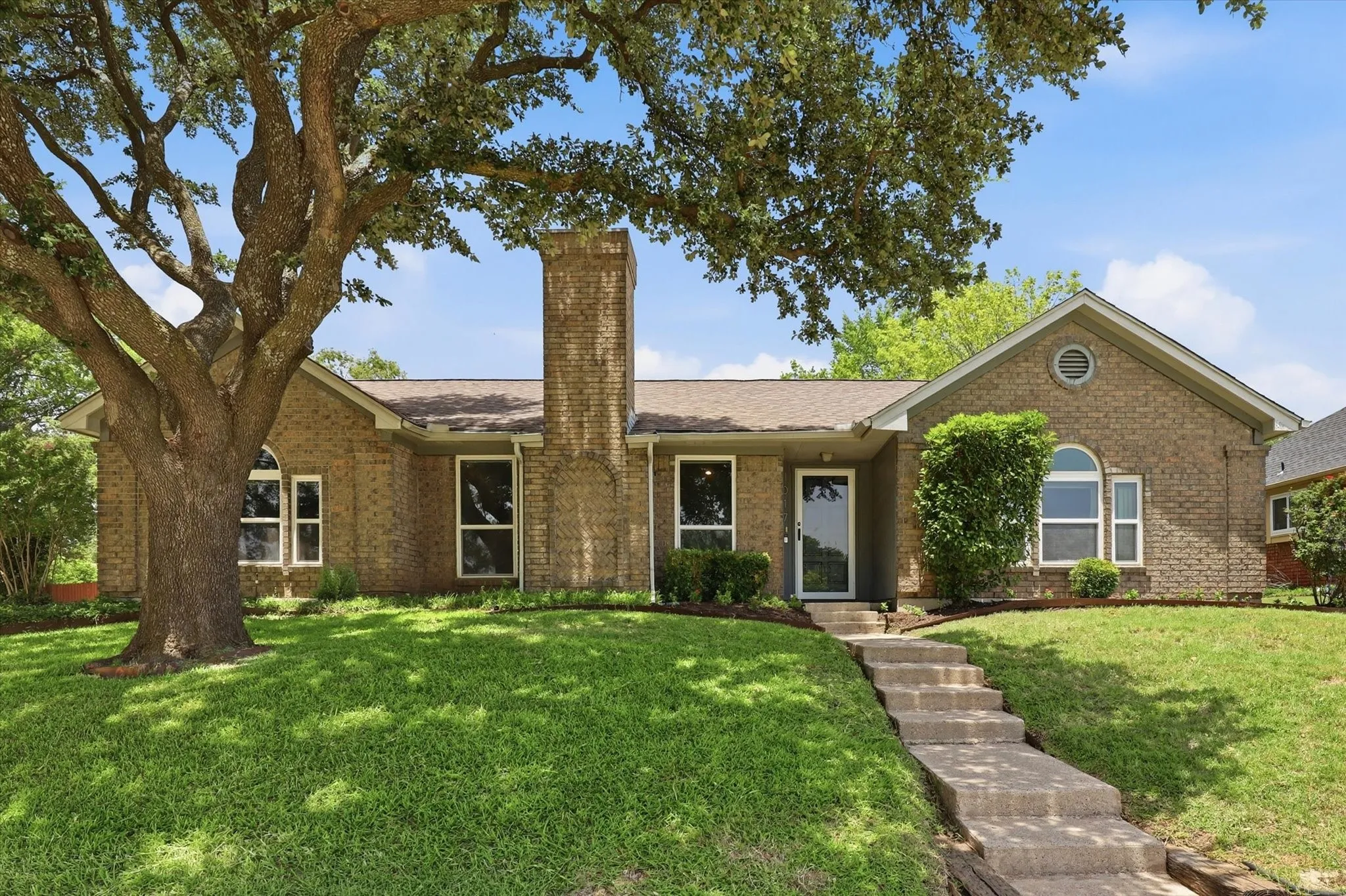 Single Family Residence For Sale in Collin County , 1017 Spicewood Drive, Plano, Texas 75025, 3 Bedroom, 2 Bathroom, 2 Garage spaces, 1,741 Sqft, built in 1986, mls#21318482, Real Estate Agent in Plano, Homes For Sale in Collin county, Homes For Sale in Plano, Realtor in Plano Texas, Real Estate Brokerage Independent Realty Texas, Luminita Cordes Realtor