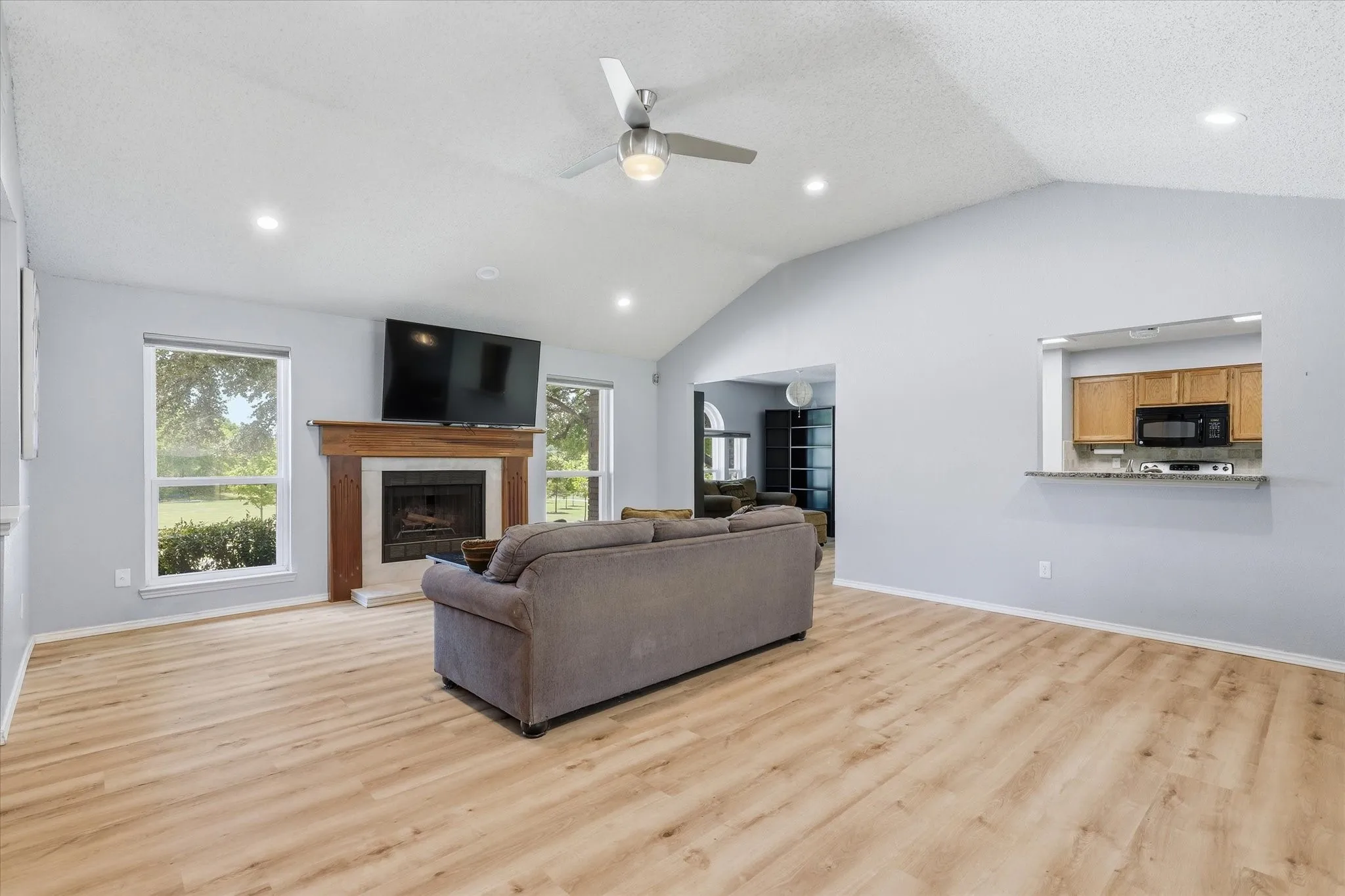 Single Family Residence For Sale in Collin County , 1017 Spicewood Drive, Plano, Texas 75025, 3 Bedroom, 2 Bathroom, 2 Garage spaces, 1,741 Sqft, built in 1986, mls#21318482, Real Estate Agent in Plano, Homes For Sale in Collin county, Homes For Sale in Plano, Realtor in Plano Texas, Real Estate Brokerage Independent Realty Texas, Luminita Cordes Realtor