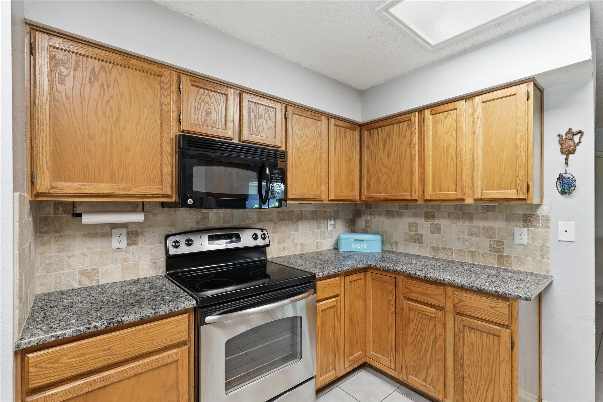 Single Family Residence For Sale in Collin County , 1017 Spicewood Drive, Plano, Texas 75025, 3 Bedroom, 2 Bathroom, 2 Garage spaces, 1,741 Sqft, built in 1986, mls#21318482, Real Estate Agent in Plano, Homes For Sale in Collin county, Homes For Sale in Plano, Realtor in Plano Texas, Real Estate Brokerage Independent Realty Texas, Luminita Cordes Realtor