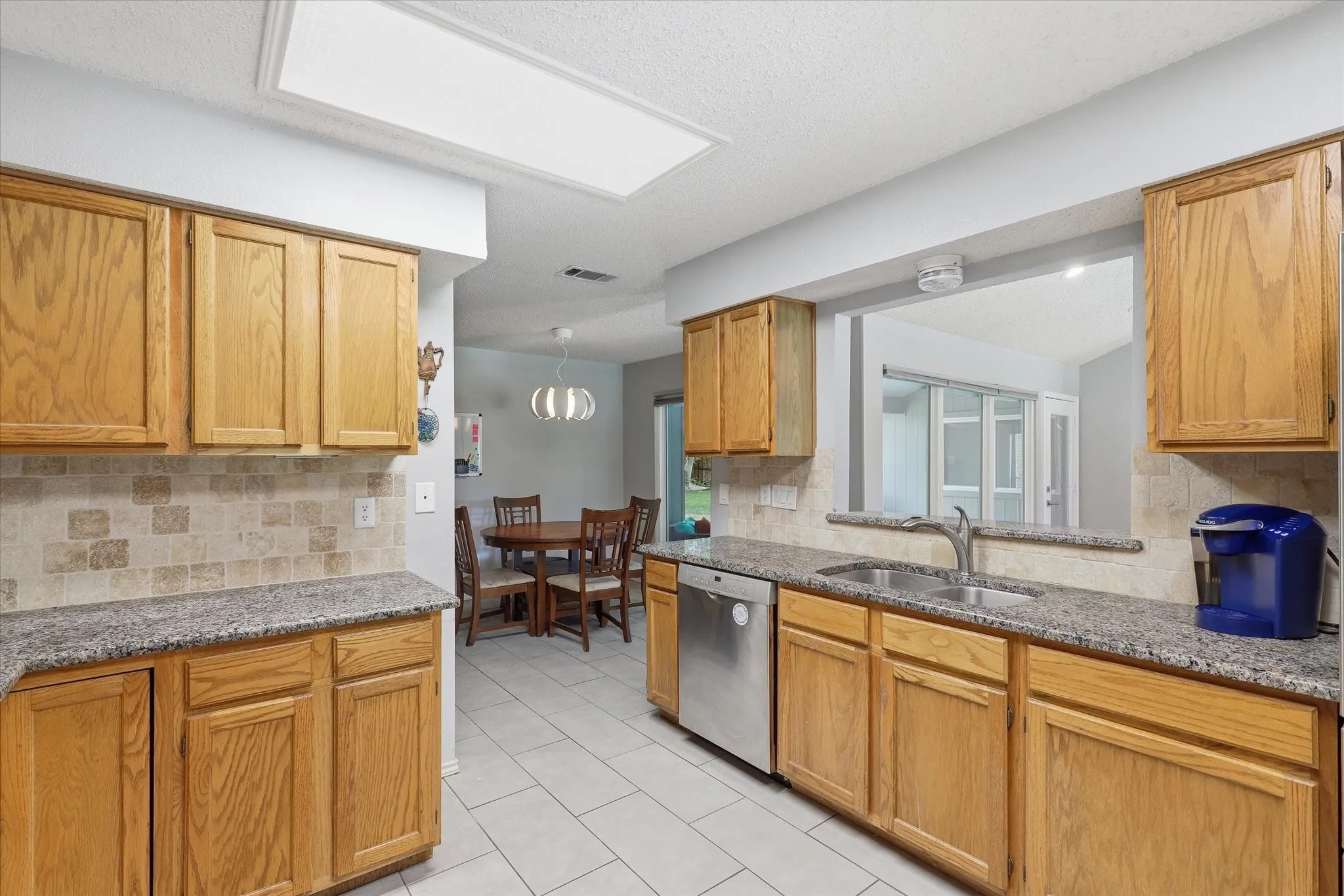 Single Family Residence For Sale in Collin County , 1017 Spicewood Drive, Plano, Texas 75025, 3 Bedroom, 2 Bathroom, 2 Garage spaces, 1,741 Sqft, built in 1986, mls#21318482, Real Estate Agent in Plano, Homes For Sale in Collin county, Homes For Sale in Plano, Realtor in Plano Texas, Real Estate Brokerage Independent Realty Texas, Luminita Cordes Realtor