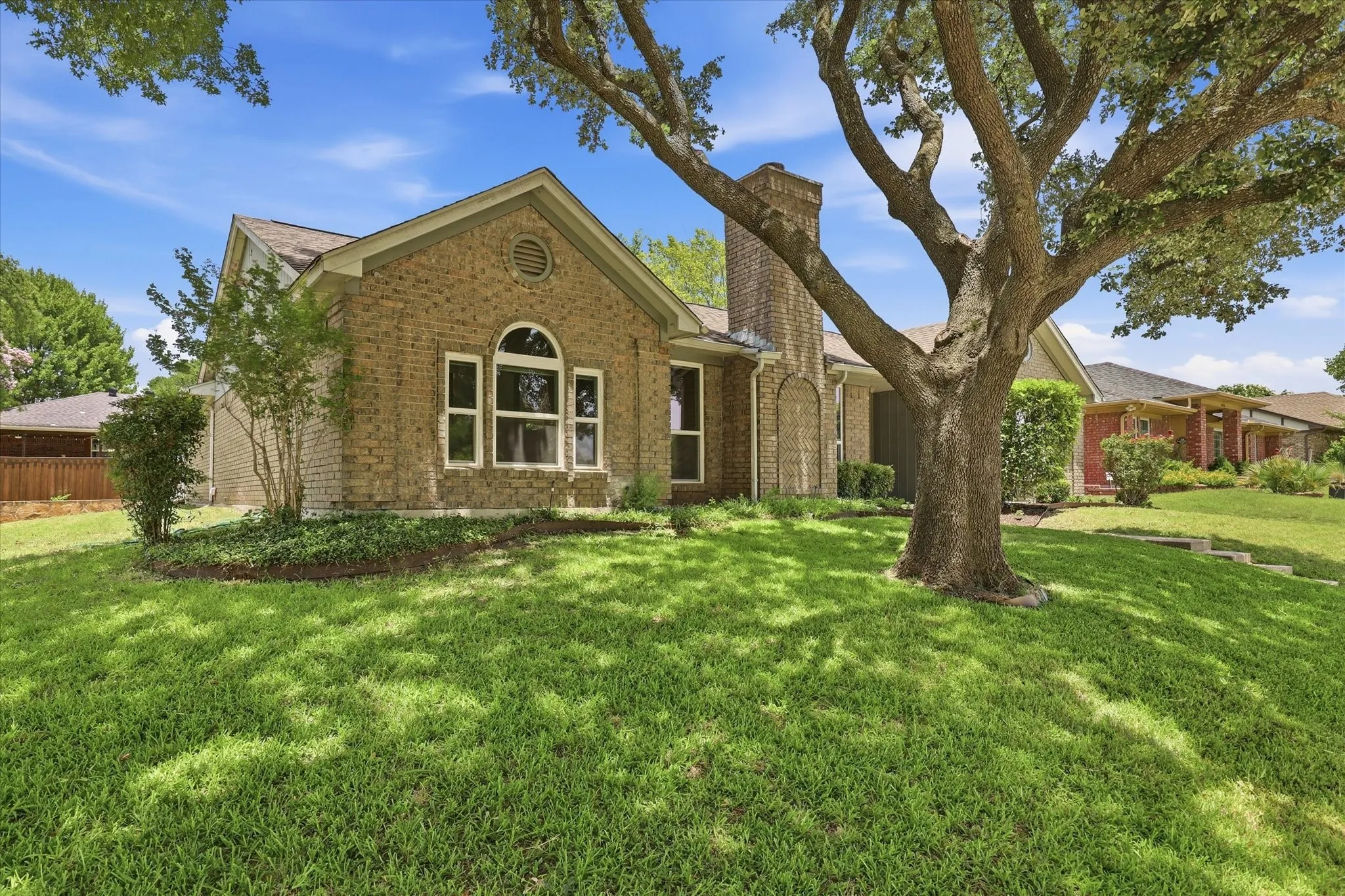 Single Family Residence For Sale in Collin County , 1017 Spicewood Drive, Plano, Texas 75025, 3 Bedroom, 2 Bathroom, 2 Garage spaces, 1,741 Sqft, built in 1986, mls#21318482, Real Estate Agent in Plano, Homes For Sale in Collin county, Homes For Sale in Plano, Realtor in Plano Texas, Real Estate Brokerage Independent Realty Texas, Luminita Cordes Realtor