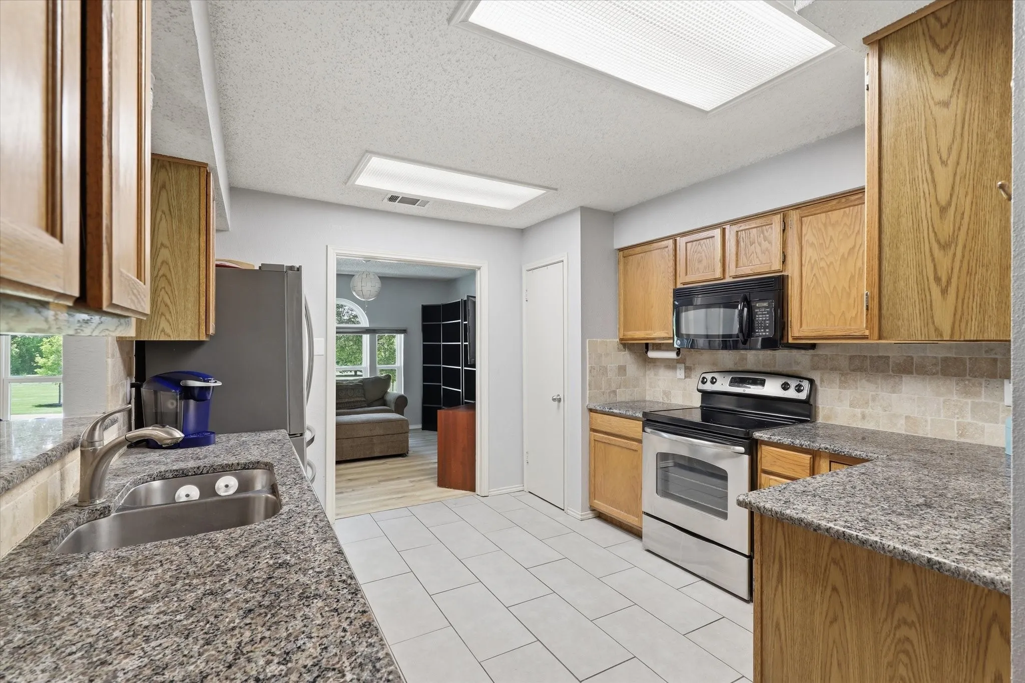 Single Family Residence For Sale in Collin County , 1017 Spicewood Drive, Plano, Texas 75025, 3 Bedroom, 2 Bathroom, 2 Garage spaces, 1,741 Sqft, built in 1986, mls#21318482, Real Estate Agent in Plano, Homes For Sale in Collin county, Homes For Sale in Plano, Realtor in Plano Texas, Real Estate Brokerage Independent Realty Texas, Luminita Cordes Realtor