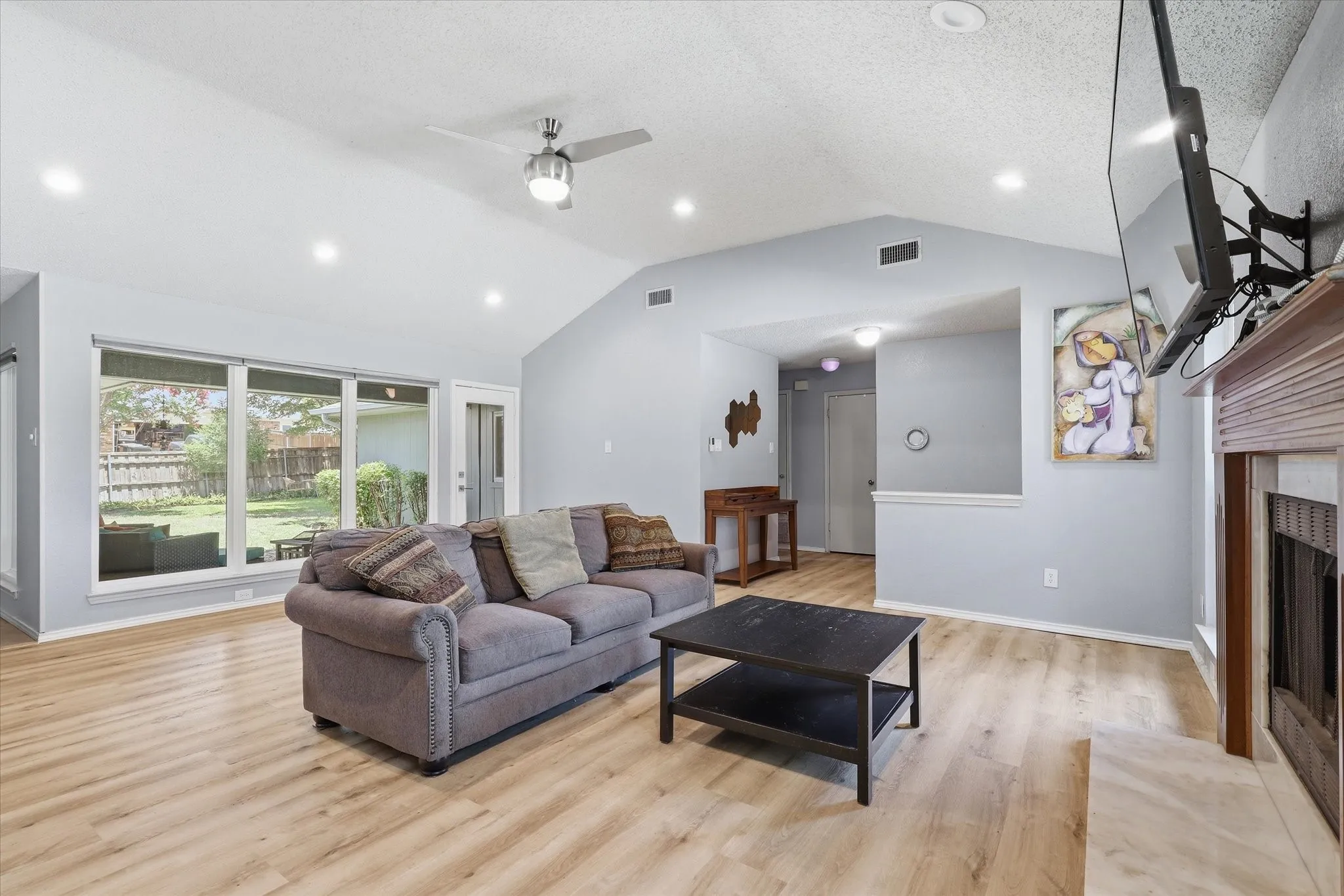 Single Family Residence For Sale in Collin County , 1017 Spicewood Drive, Plano, Texas 75025, 3 Bedroom, 2 Bathroom, 2 Garage spaces, 1,741 Sqft, built in 1986, mls#21318482, Real Estate Agent in Plano, Homes For Sale in Collin county, Homes For Sale in Plano, Realtor in Plano Texas, Real Estate Brokerage Independent Realty Texas, Luminita Cordes Realtor