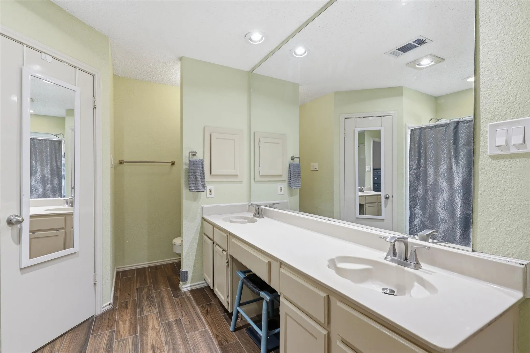Single Family Residence For Sale in Collin County , 1017 Spicewood Drive, Plano, Texas 75025, 3 Bedroom, 2 Bathroom, 2 Garage spaces, 1,741 Sqft, built in 1986, mls#21318482, Real Estate Agent in Plano, Homes For Sale in Collin county, Homes For Sale in Plano, Realtor in Plano Texas, Real Estate Brokerage Independent Realty Texas, Luminita Cordes Realtor
