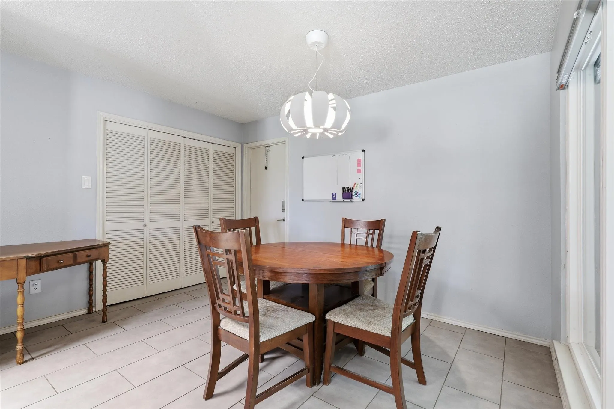 Single Family Residence For Sale in Collin County , 1017 Spicewood Drive, Plano, Texas 75025, 3 Bedroom, 2 Bathroom, 2 Garage spaces, 1,741 Sqft, built in 1986, mls#21318482, Real Estate Agent in Plano, Homes For Sale in Collin county, Homes For Sale in Plano, Realtor in Plano Texas, Real Estate Brokerage Independent Realty Texas, Luminita Cordes Realtor