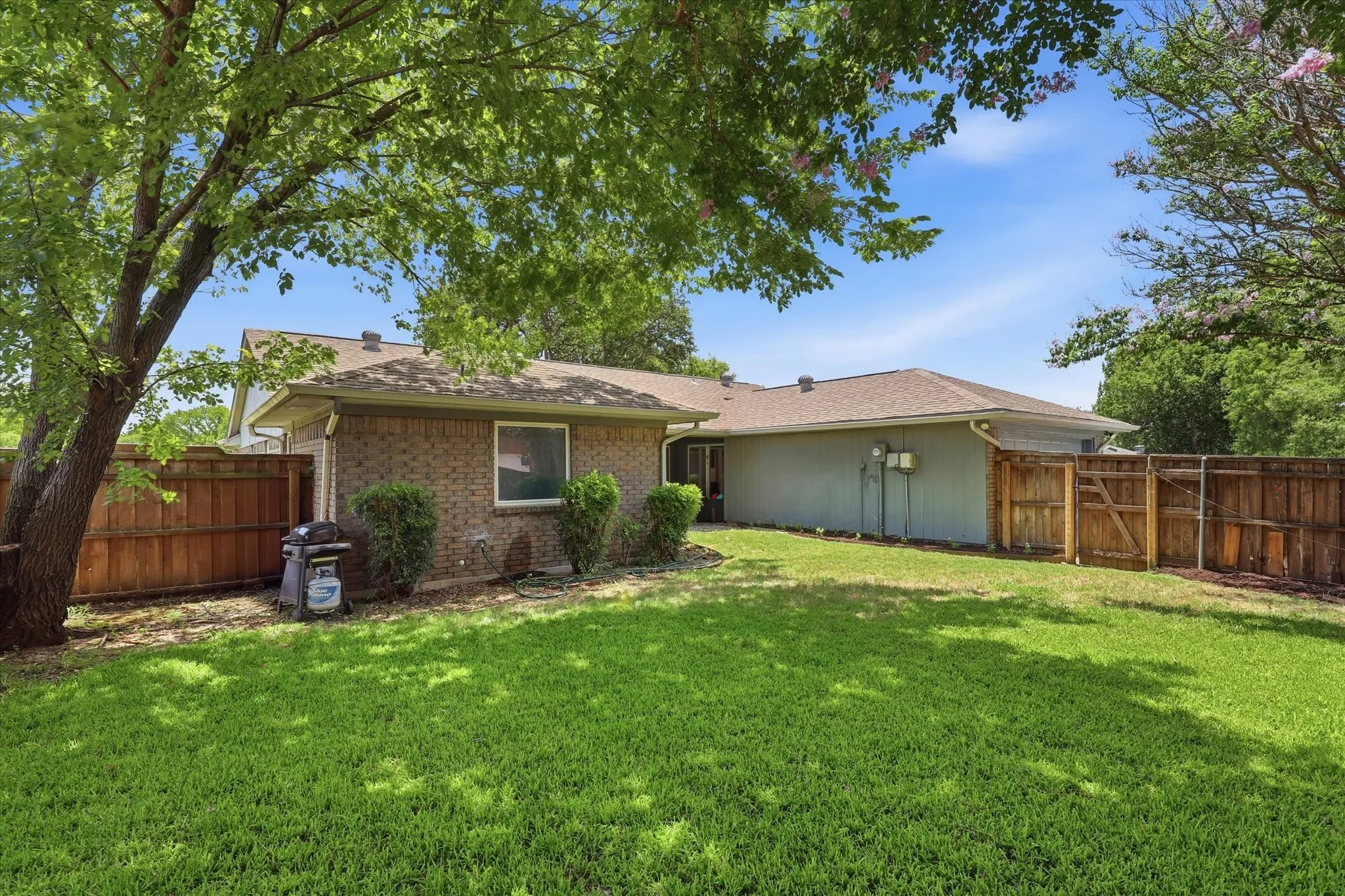 Single Family Residence For Sale in Collin County , 1017 Spicewood Drive, Plano, Texas 75025, 3 Bedroom, 2 Bathroom, 2 Garage spaces, 1,741 Sqft, built in 1986, mls#21318482, Real Estate Agent in Plano, Homes For Sale in Collin county, Homes For Sale in Plano, Realtor in Plano Texas, Real Estate Brokerage Independent Realty Texas, Luminita Cordes Realtor