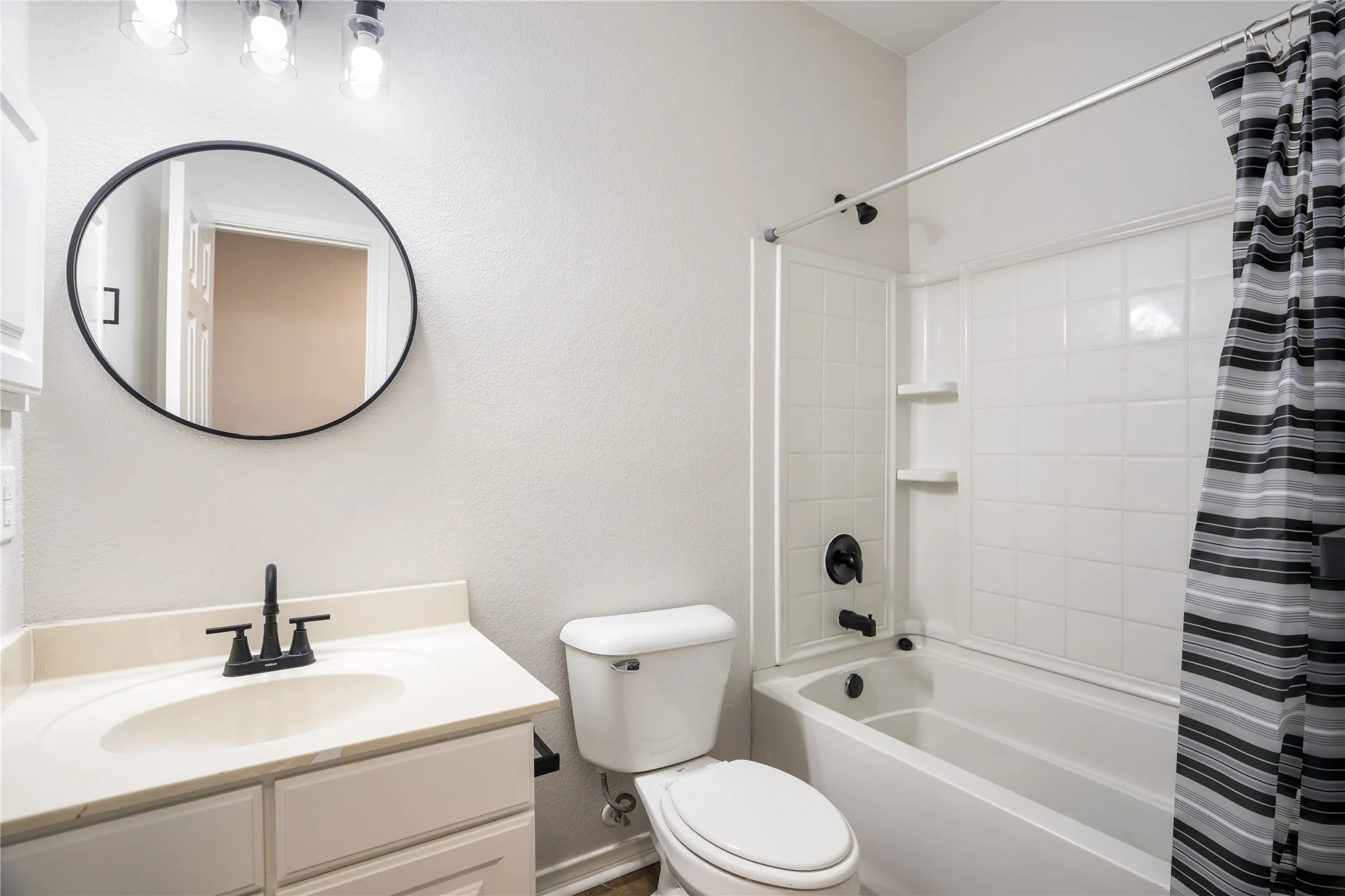 Single Family Residence For Rent in Dallas County , 1738 Rock Ridge Drive, Cedar Hill, Texas 75104, 5 Bedroom, 4 Bathroom, 2 Garage spaces, 4,106 Sqft, built in 2006, mls#21293415, Real Estate Agent in Cedar Hill, Homes For Rent in Dallas county, Homes For Rent in Cedar Hill, Realtor in Cedar Hill Texas, Real Estate Brokerage Independent Realty Texas, Luminita Cordes Realtor