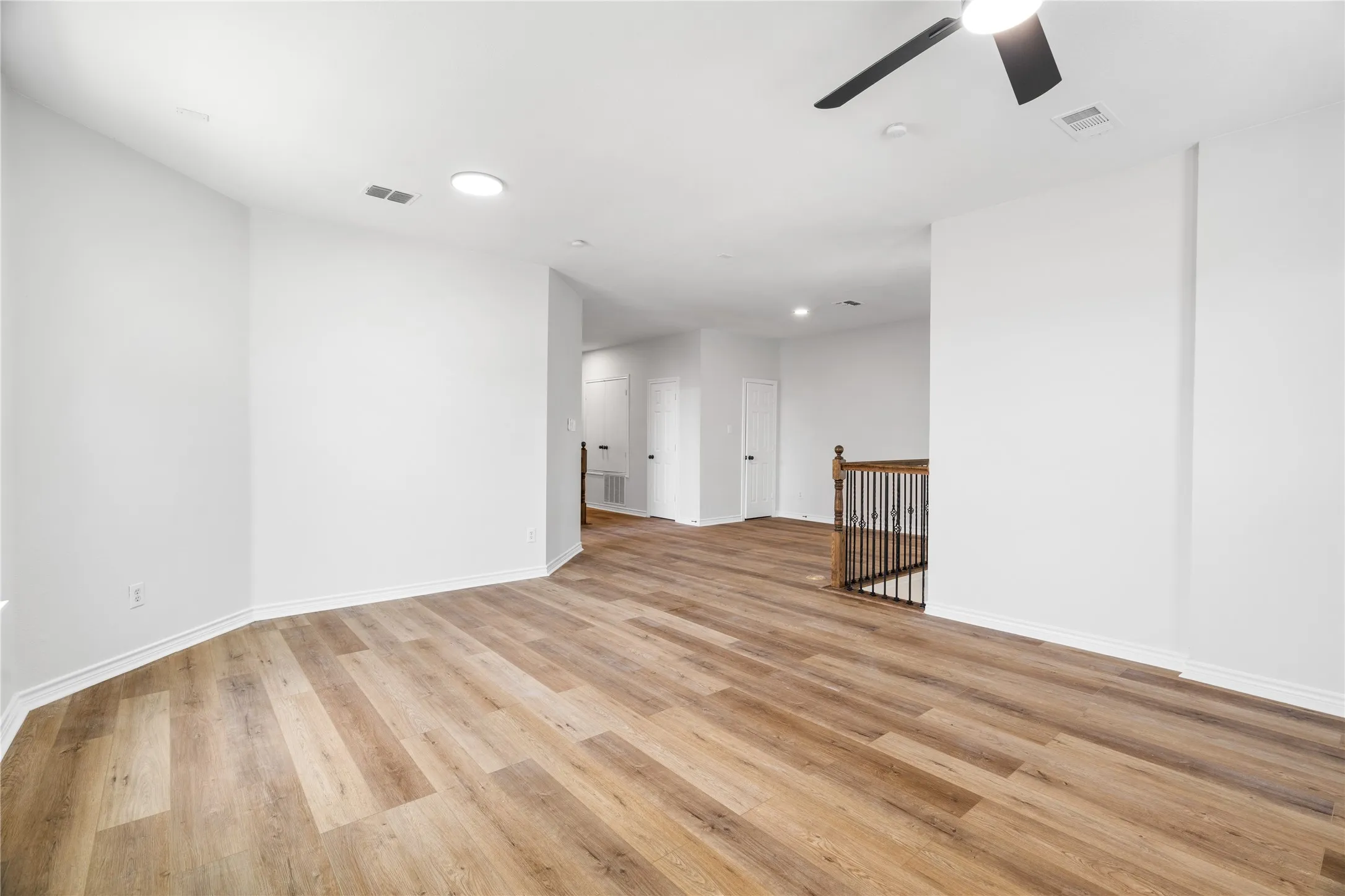Single Family Residence For Rent in Dallas County , 1738 Rock Ridge Drive, Cedar Hill, Texas 75104, 5 Bedroom, 4 Bathroom, 2 Garage spaces, 4,106 Sqft, built in 2006, mls#21293415, Real Estate Agent in Cedar Hill, Homes For Rent in Dallas county, Homes For Rent in Cedar Hill, Realtor in Cedar Hill Texas, Real Estate Brokerage Independent Realty Texas, Luminita Cordes Realtor