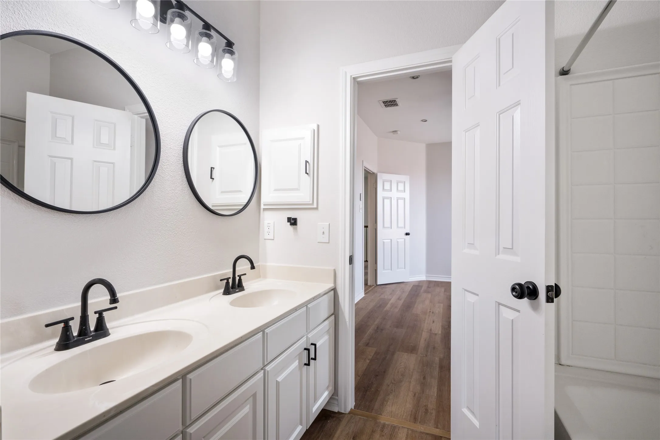 Single Family Residence For Rent in Dallas County , 1738 Rock Ridge Drive, Cedar Hill, Texas 75104, 5 Bedroom, 4 Bathroom, 2 Garage spaces, 4,106 Sqft, built in 2006, mls#21293415, Real Estate Agent in Cedar Hill, Homes For Rent in Dallas county, Homes For Rent in Cedar Hill, Realtor in Cedar Hill Texas, Real Estate Brokerage Independent Realty Texas, Luminita Cordes Realtor