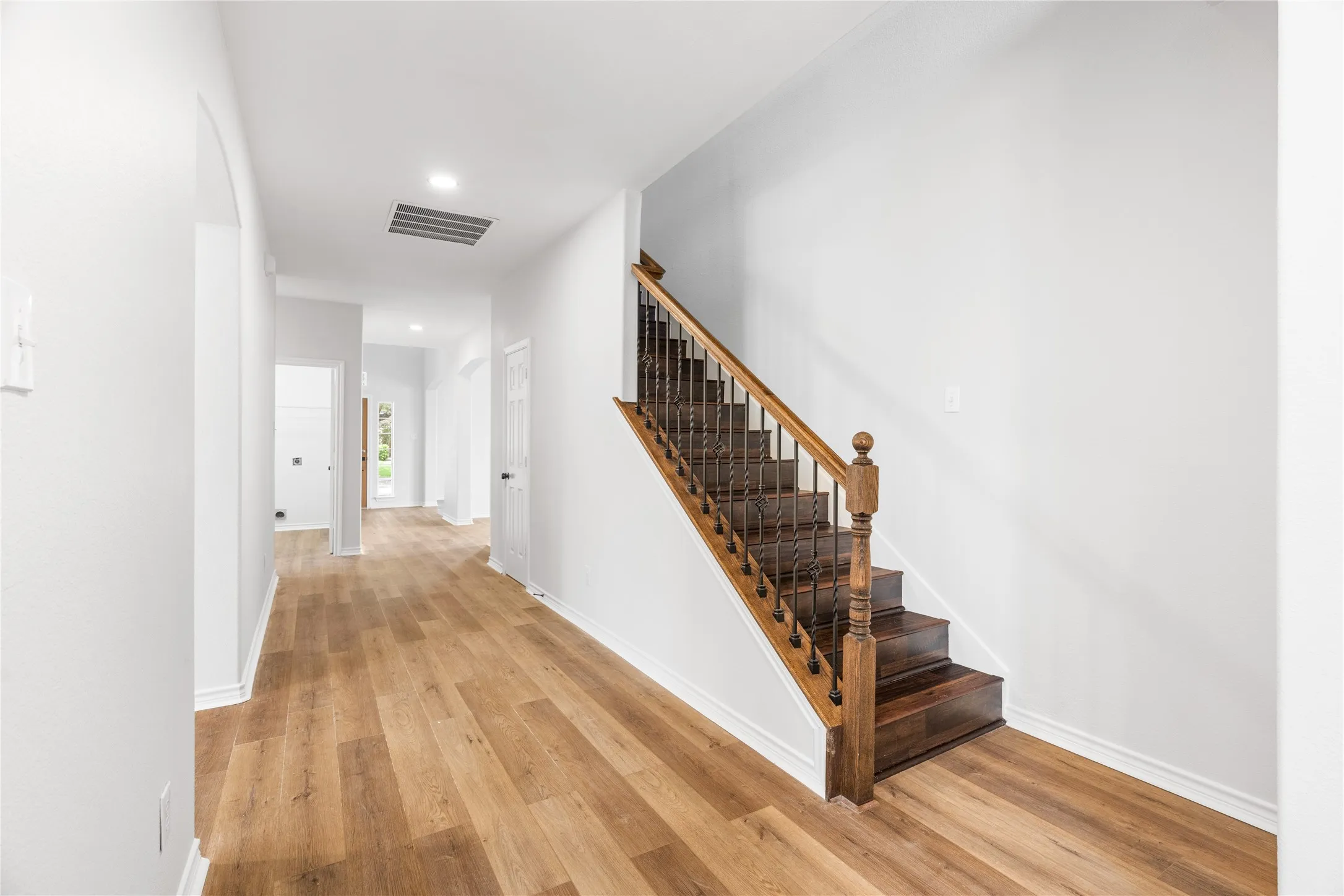 Single Family Residence For Rent in Dallas County , 1738 Rock Ridge Drive, Cedar Hill, Texas 75104, 5 Bedroom, 4 Bathroom, 2 Garage spaces, 4,106 Sqft, built in 2006, mls#21293415, Real Estate Agent in Cedar Hill, Homes For Rent in Dallas county, Homes For Rent in Cedar Hill, Realtor in Cedar Hill Texas, Real Estate Brokerage Independent Realty Texas, Luminita Cordes Realtor