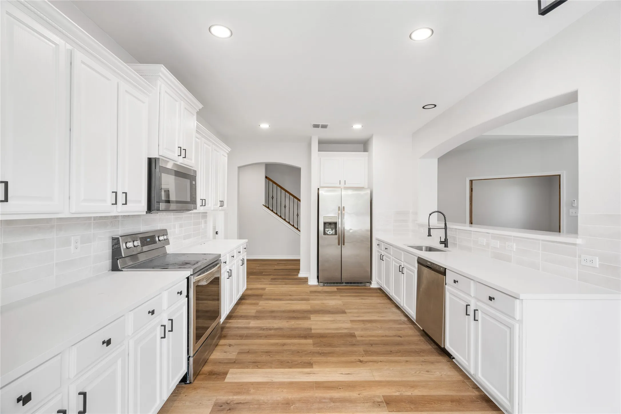 Single Family Residence For Rent in Dallas County , 1738 Rock Ridge Drive, Cedar Hill, Texas 75104, 5 Bedroom, 4 Bathroom, 2 Garage spaces, 4,106 Sqft, built in 2006, mls#21293415, Real Estate Agent in Cedar Hill, Homes For Rent in Dallas county, Homes For Rent in Cedar Hill, Realtor in Cedar Hill Texas, Real Estate Brokerage Independent Realty Texas, Luminita Cordes Realtor