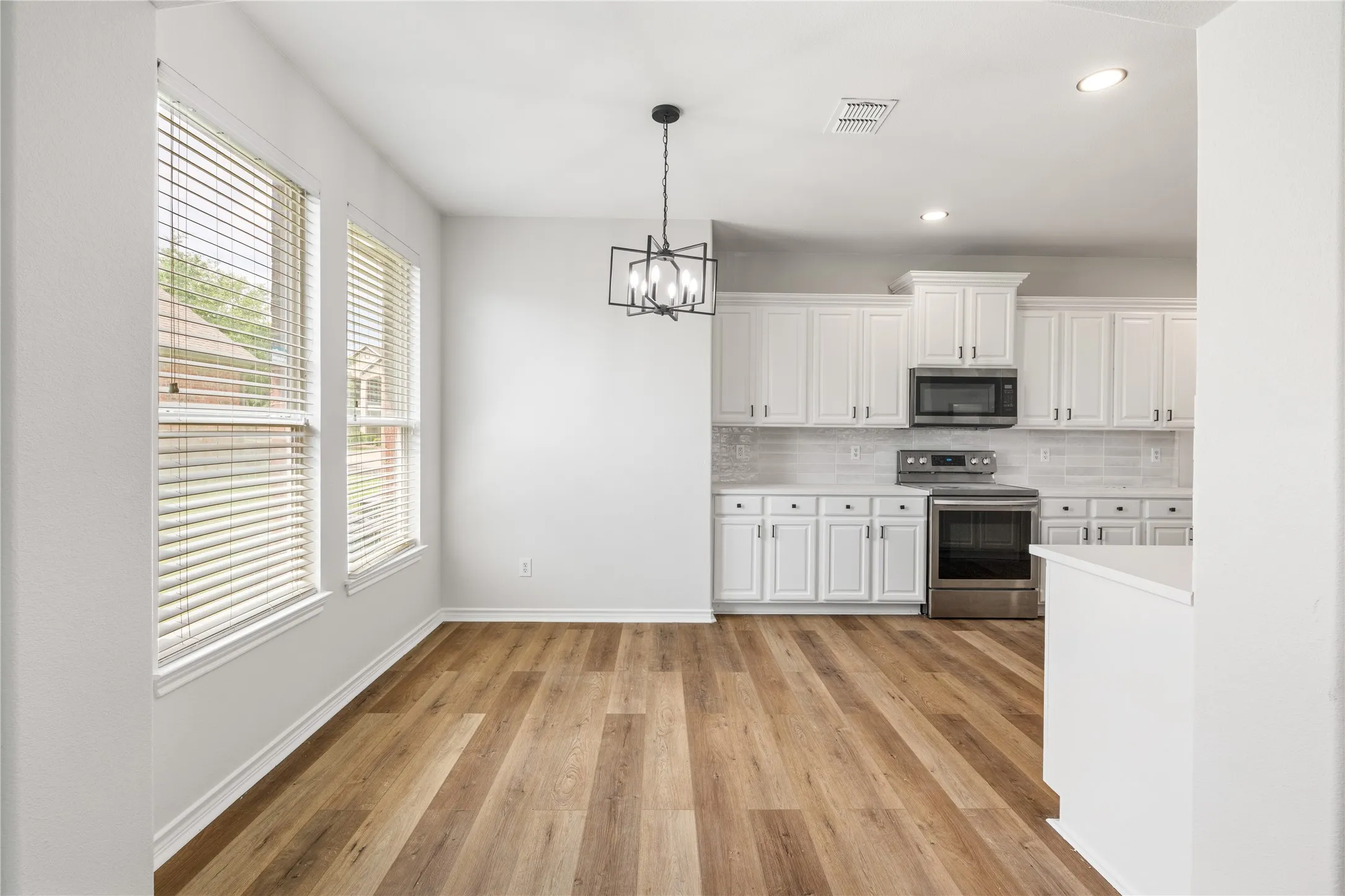 Single Family Residence For Rent in Dallas County , 1738 Rock Ridge Drive, Cedar Hill, Texas 75104, 5 Bedroom, 4 Bathroom, 2 Garage spaces, 4,106 Sqft, built in 2006, mls#21293415, Real Estate Agent in Cedar Hill, Homes For Rent in Dallas county, Homes For Rent in Cedar Hill, Realtor in Cedar Hill Texas, Real Estate Brokerage Independent Realty Texas, Luminita Cordes Realtor
