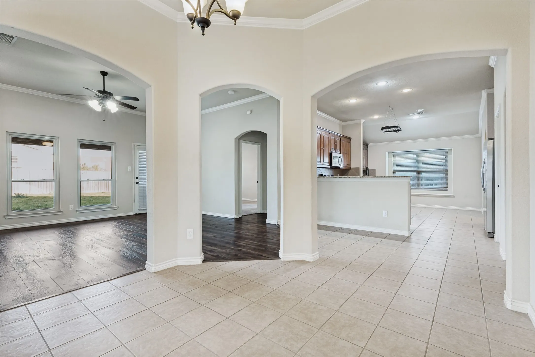 Single Family Residence For Sale in Tarrant County , 6033 Paddlefish Drive, Fort Worth, Texas 76179, 3 Bedroom, 2 Bathroom, 2 Garage spaces, 1,917 Sqft, built in 2012, mls#21319391, Real Estate Agent in Fort Worth, Homes For Sale in Tarrant county, Homes For Sale in Fort Worth, Realtor in Fort Worth Texas, Real Estate Brokerage Independent Realty Texas, Luminita Cordes Realtor