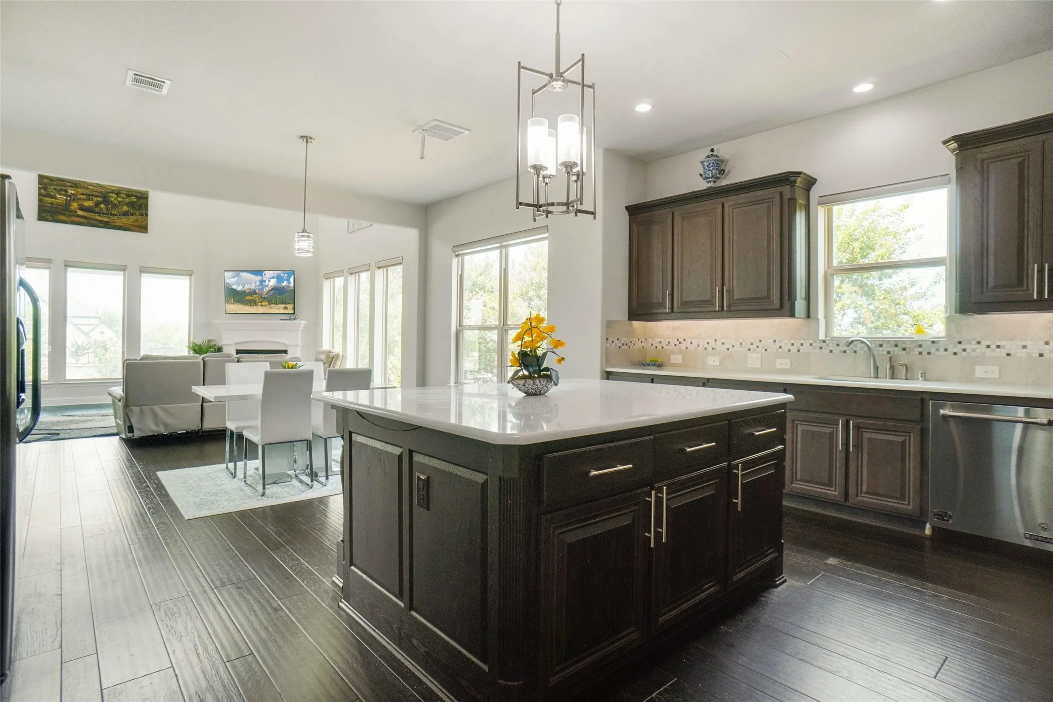Single Family Residence For Rent in Tarrant County , 2404 Palmetto Way, Southlake, Texas 76092, 5 Bedroom, 5 Bathroom, 3 Garage spaces, 5,029 Sqft, built in 2017, mls#21318169, Real Estate Agent in Southlake, Homes For Rent in Tarrant county, Homes For Rent in Southlake, Realtor in Southlake Texas, Real Estate Brokerage Independent Realty Texas, Luminita Cordes Realtor