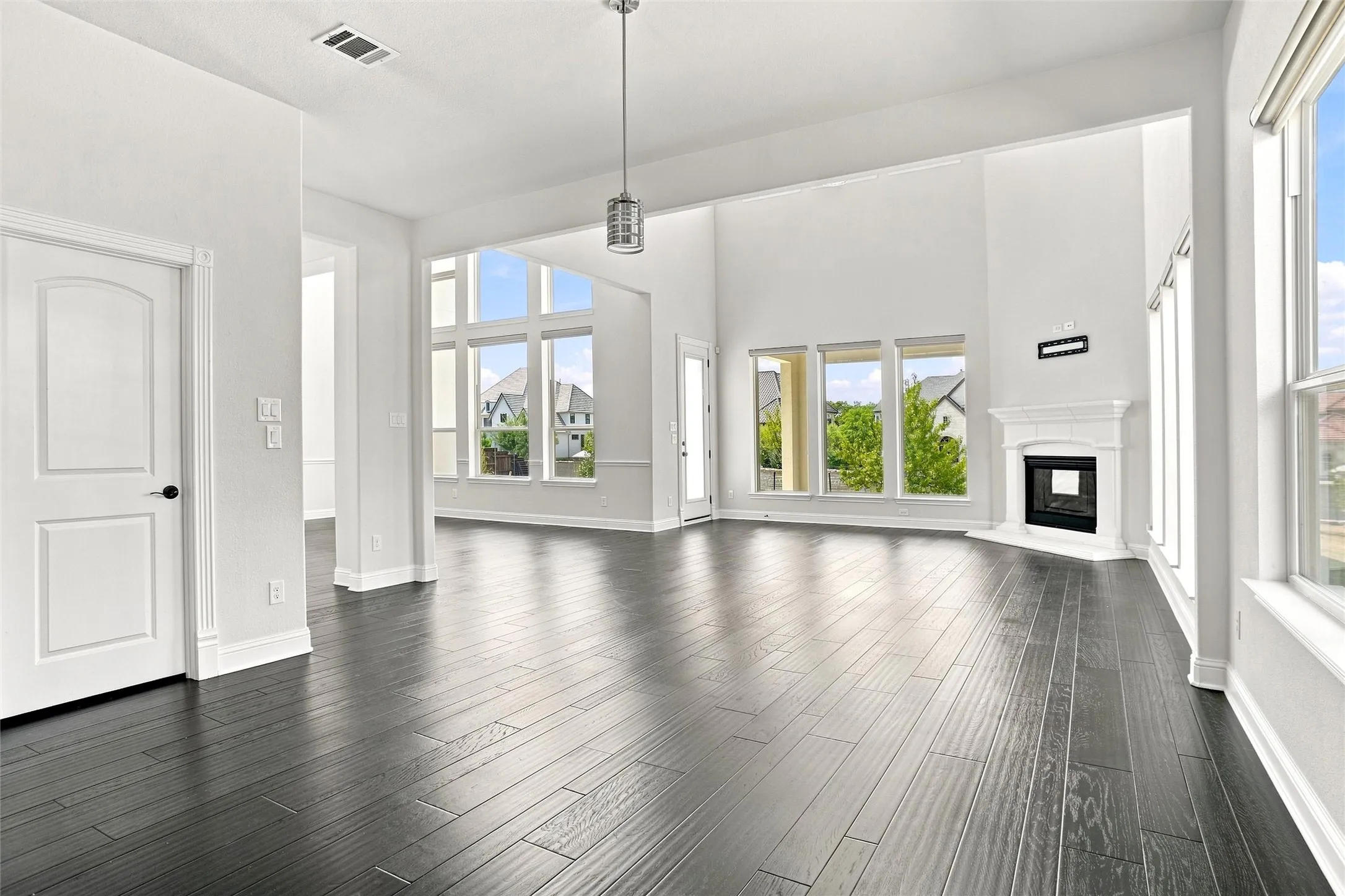 Single Family Residence For Rent in Tarrant County , 2404 Palmetto Way, Southlake, Texas 76092, 5 Bedroom, 5 Bathroom, 3 Garage spaces, 5,029 Sqft, built in 2017, mls#21318169, Real Estate Agent in Southlake, Homes For Rent in Tarrant county, Homes For Rent in Southlake, Realtor in Southlake Texas, Real Estate Brokerage Independent Realty Texas, Luminita Cordes Realtor
