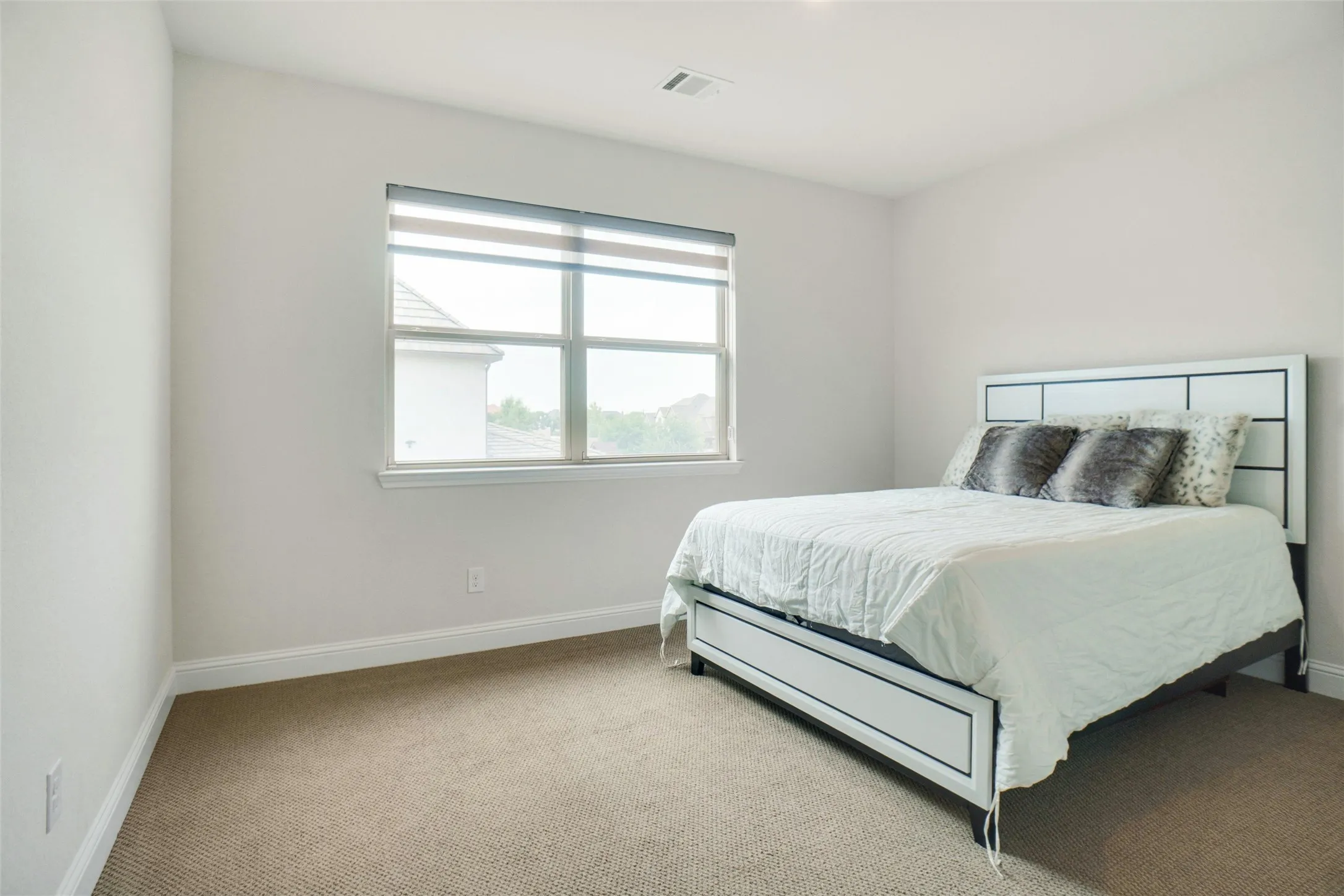 Single Family Residence For Rent in Tarrant County , 2404 Palmetto Way, Southlake, Texas 76092, 5 Bedroom, 5 Bathroom, 3 Garage spaces, 5,029 Sqft, built in 2017, mls#21318169, Real Estate Agent in Southlake, Homes For Rent in Tarrant county, Homes For Rent in Southlake, Realtor in Southlake Texas, Real Estate Brokerage Independent Realty Texas, Luminita Cordes Realtor