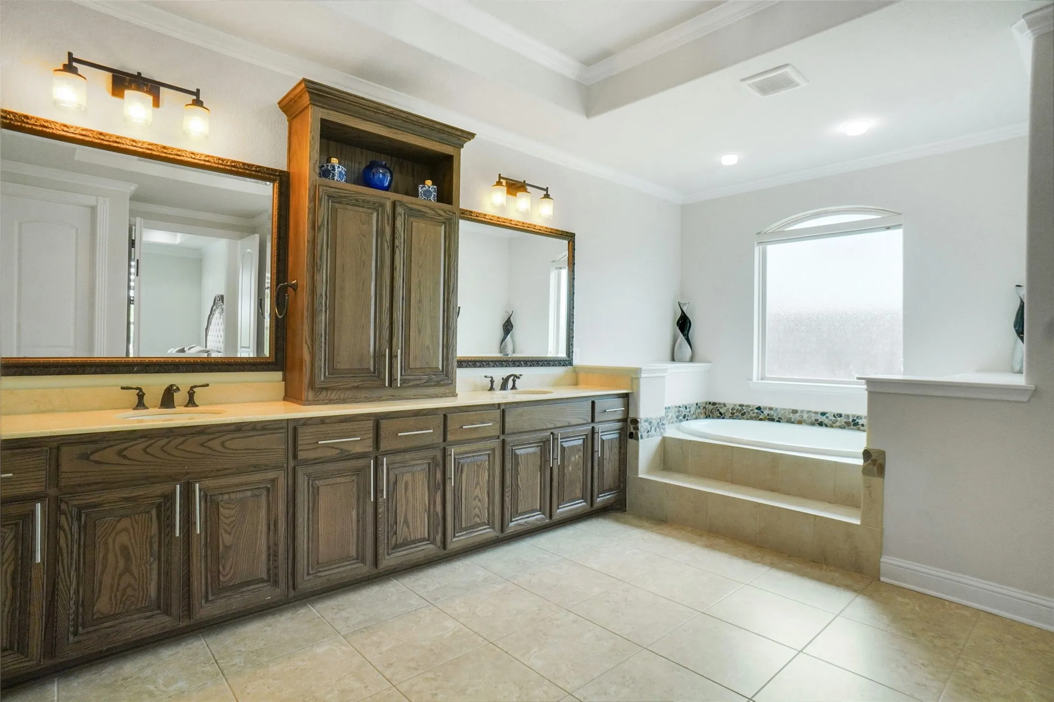 Single Family Residence For Rent in Tarrant County , 2404 Palmetto Way, Southlake, Texas 76092, 5 Bedroom, 5 Bathroom, 3 Garage spaces, 5,029 Sqft, built in 2017, mls#21318169, Real Estate Agent in Southlake, Homes For Rent in Tarrant county, Homes For Rent in Southlake, Realtor in Southlake Texas, Real Estate Brokerage Independent Realty Texas, Luminita Cordes Realtor