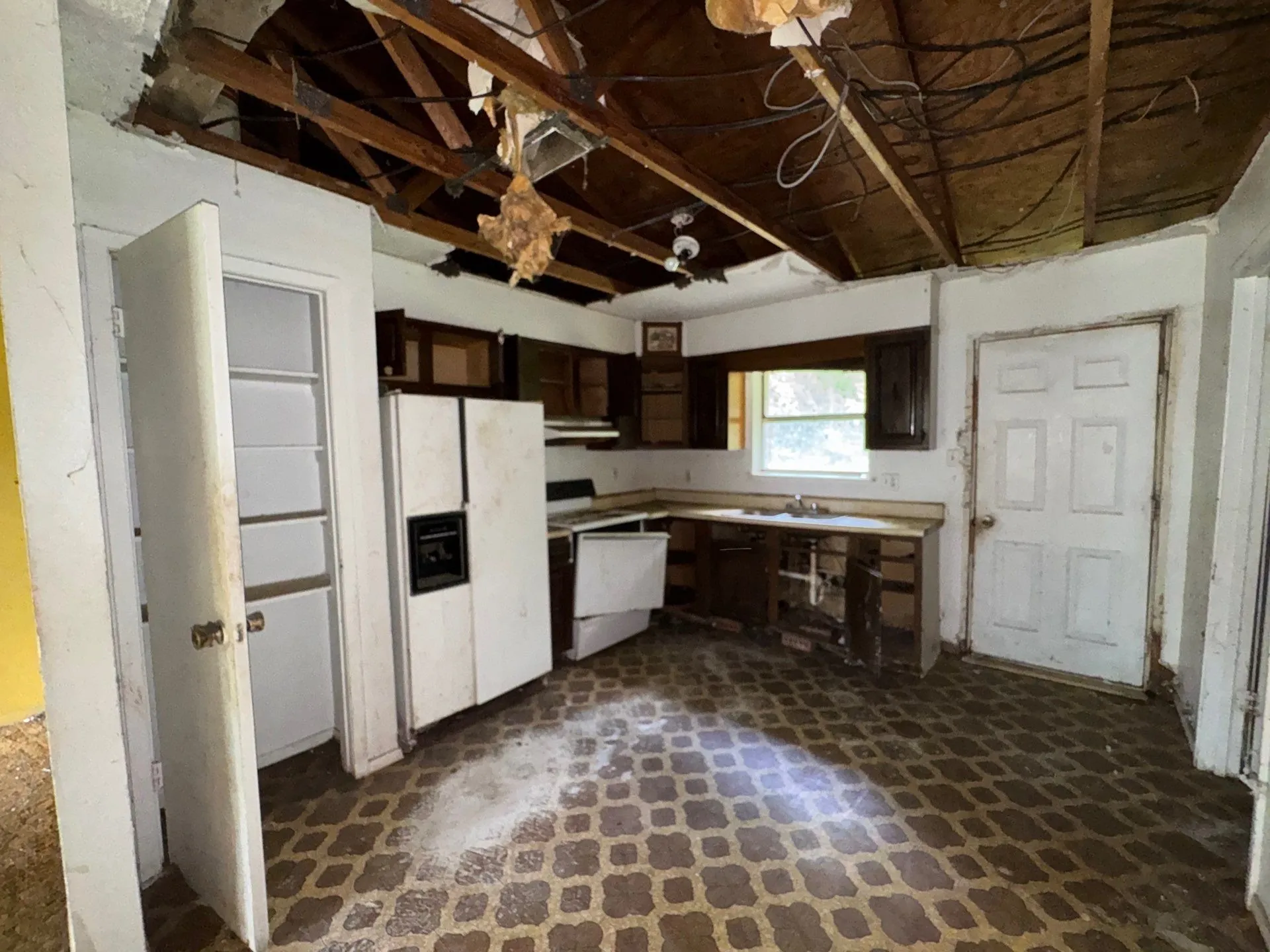 Single Family Residence For Sale in Hopkins County , 321 Beckham Street W, Sulphur Springs, Texas 75482, 2 Bedroom, 1 Bathroom, Garage spaces, 784 Sqft, built in 1945, mls#21316812, Real Estate Agent in Sulphur Springs, Homes For Sale in Hopkins county, Homes For Sale in Sulphur Springs, Realtor in Sulphur Springs Texas, Real Estate Brokerage Independent Realty Texas, Luminita Cordes Realtor