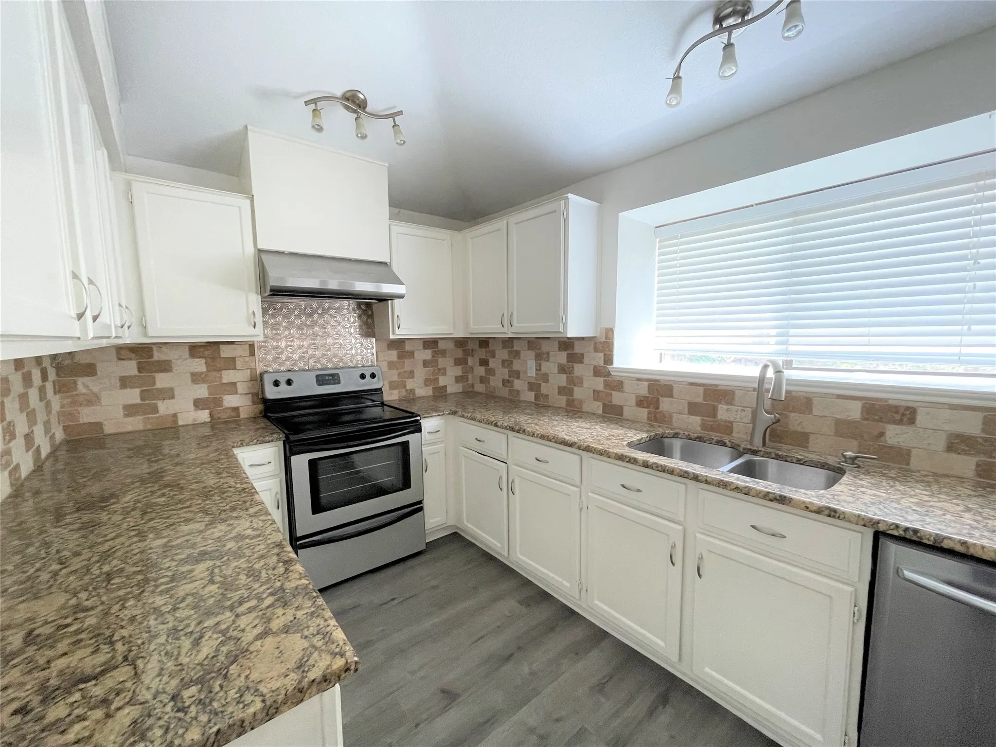 Single Family Residence For Rent in Dallas County , 621 Phillips Drive, Coppell, Texas 75019, 3 Bedroom, 2 Bathroom, 2 Garage spaces, 1,377 Sqft, built in 1986, mls#21319413, Real Estate Agent in Coppell, Homes For Rent in Dallas county, Homes For Rent in Coppell, Realtor in Coppell Texas, Real Estate Brokerage Independent Realty Texas, Luminita Cordes Realtor