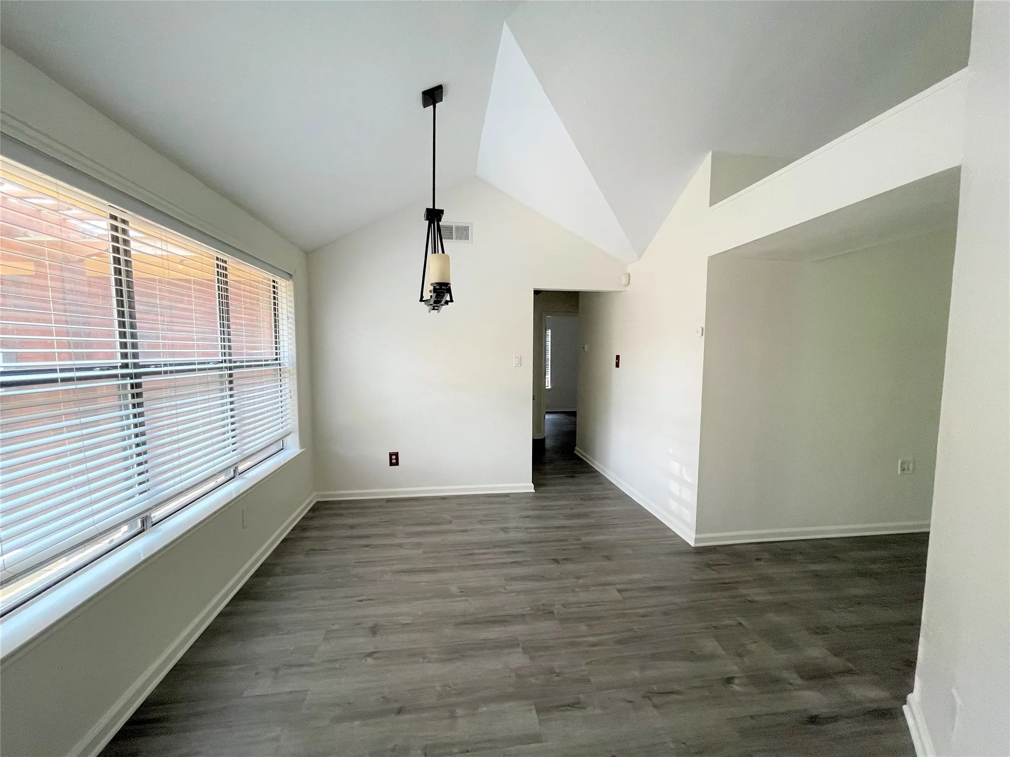 Single Family Residence For Rent in Dallas County , 621 Phillips Drive, Coppell, Texas 75019, 3 Bedroom, 2 Bathroom, 2 Garage spaces, 1,377 Sqft, built in 1986, mls#21319413, Real Estate Agent in Coppell, Homes For Rent in Dallas county, Homes For Rent in Coppell, Realtor in Coppell Texas, Real Estate Brokerage Independent Realty Texas, Luminita Cordes Realtor