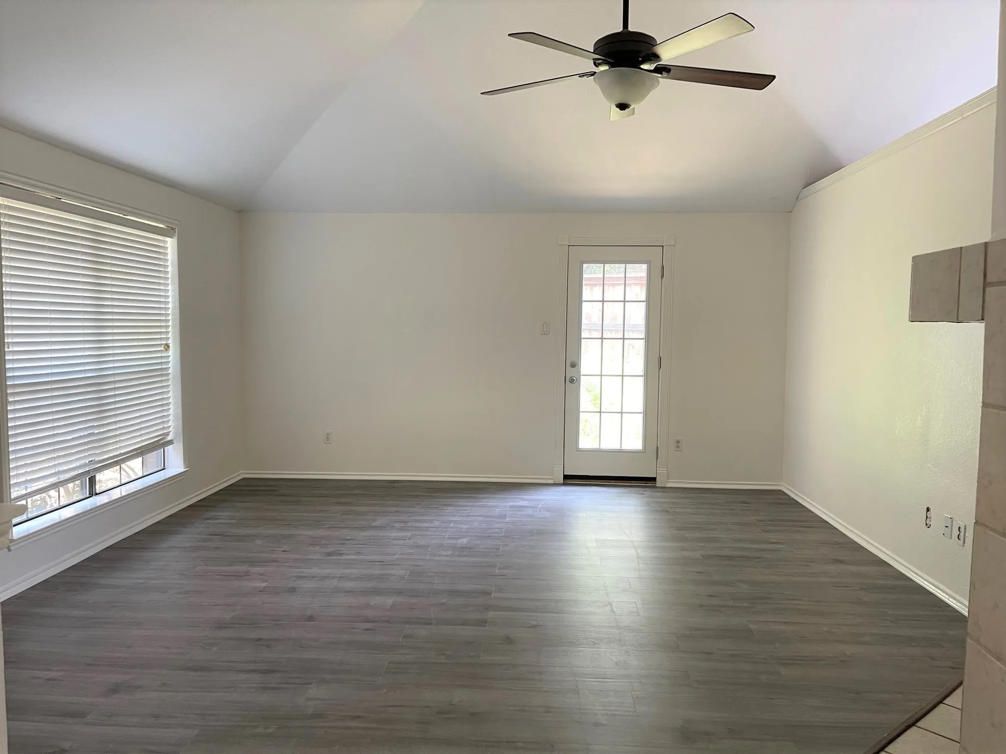 Single Family Residence For Rent in Dallas County , 621 Phillips Drive, Coppell, Texas 75019, 3 Bedroom, 2 Bathroom, 2 Garage spaces, 1,377 Sqft, built in 1986, mls#21319413, Real Estate Agent in Coppell, Homes For Rent in Dallas county, Homes For Rent in Coppell, Realtor in Coppell Texas, Real Estate Brokerage Independent Realty Texas, Luminita Cordes Realtor