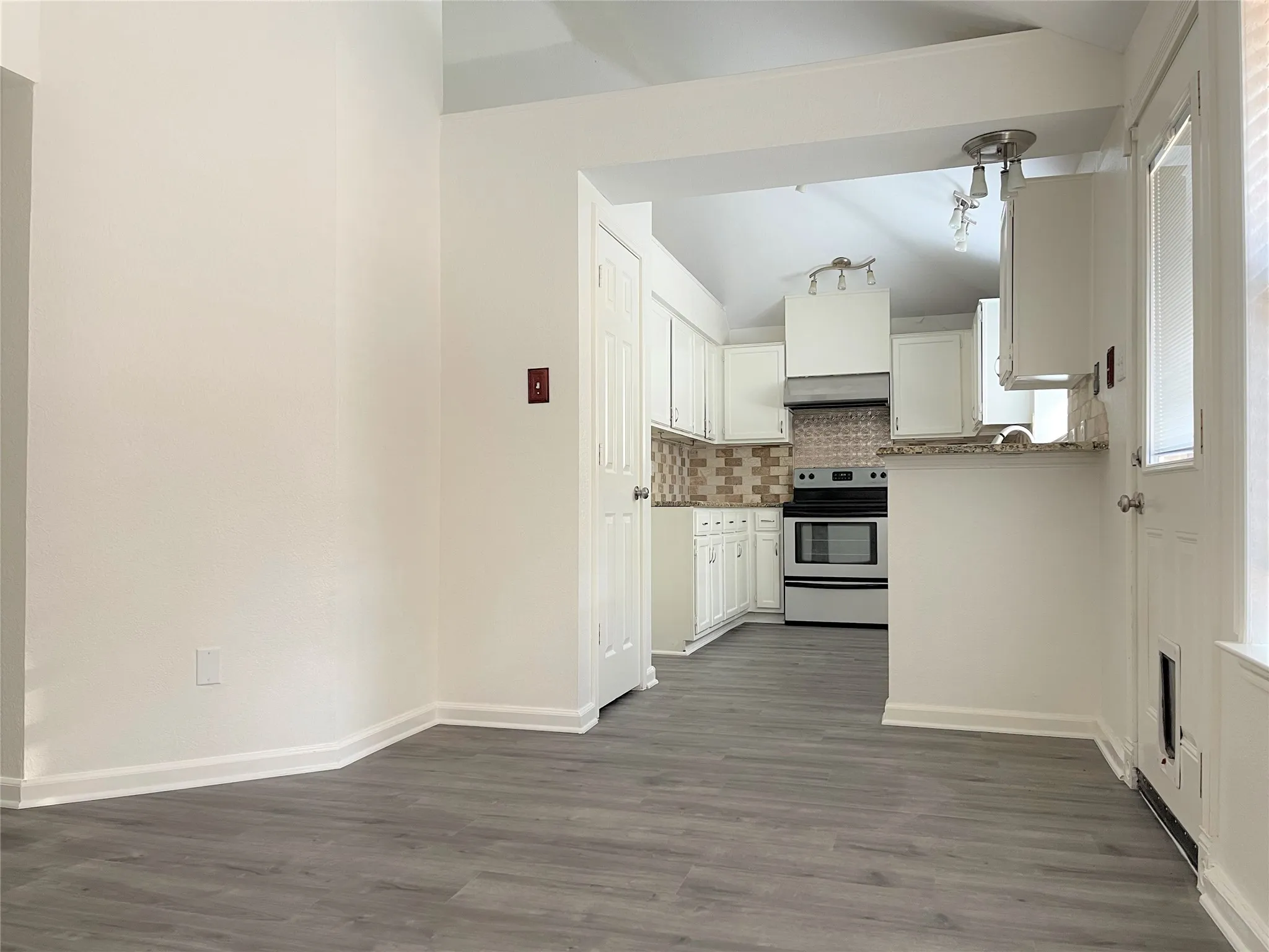 Single Family Residence For Rent in Dallas County , 621 Phillips Drive, Coppell, Texas 75019, 3 Bedroom, 2 Bathroom, 2 Garage spaces, 1,377 Sqft, built in 1986, mls#21319413, Real Estate Agent in Coppell, Homes For Rent in Dallas county, Homes For Rent in Coppell, Realtor in Coppell Texas, Real Estate Brokerage Independent Realty Texas, Luminita Cordes Realtor