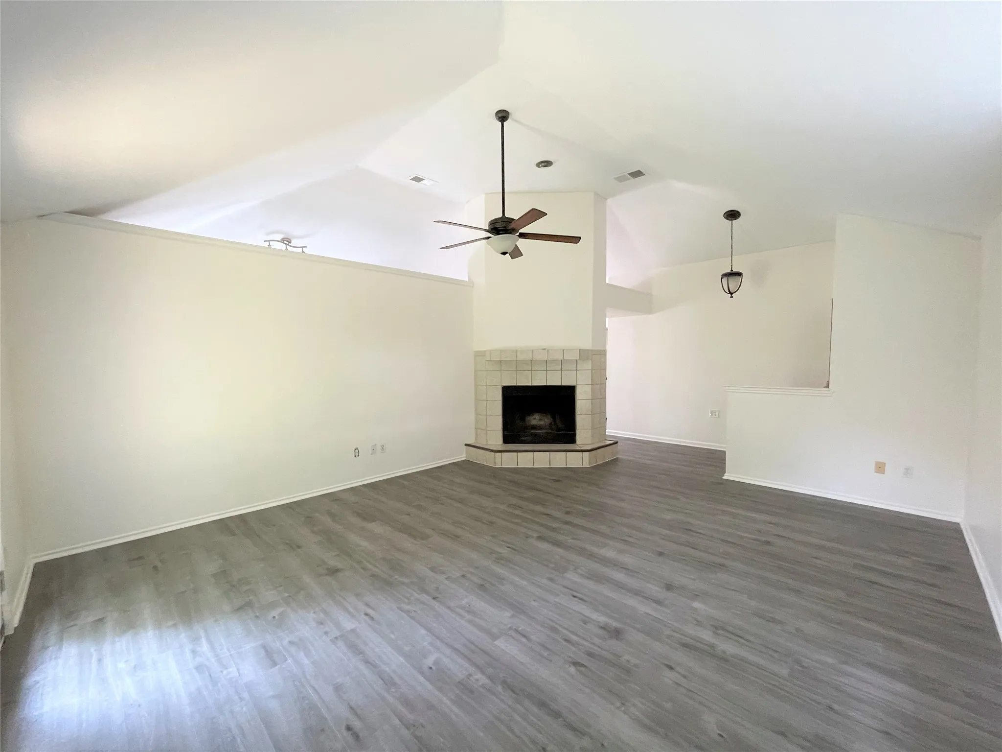 Single Family Residence For Rent in Dallas County , 621 Phillips Drive, Coppell, Texas 75019, 3 Bedroom, 2 Bathroom, 2 Garage spaces, 1,377 Sqft, built in 1986, mls#21319413, Real Estate Agent in Coppell, Homes For Rent in Dallas county, Homes For Rent in Coppell, Realtor in Coppell Texas, Real Estate Brokerage Independent Realty Texas, Luminita Cordes Realtor