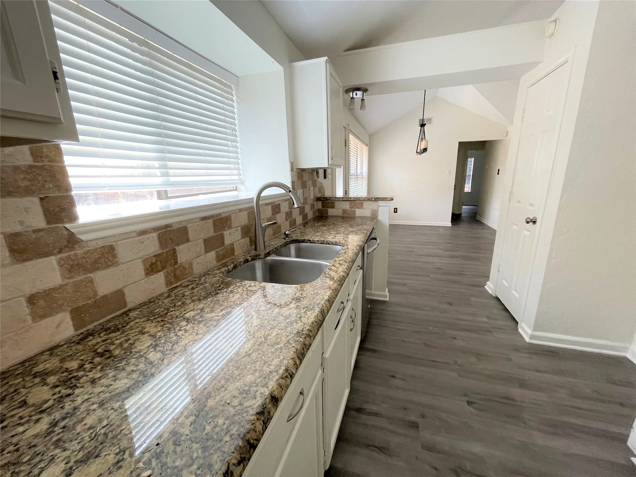 Single Family Residence For Rent in Dallas County , 621 Phillips Drive, Coppell, Texas 75019, 3 Bedroom, 2 Bathroom, 2 Garage spaces, 1,377 Sqft, built in 1986, mls#21319413, Real Estate Agent in Coppell, Homes For Rent in Dallas county, Homes For Rent in Coppell, Realtor in Coppell Texas, Real Estate Brokerage Independent Realty Texas, Luminita Cordes Realtor