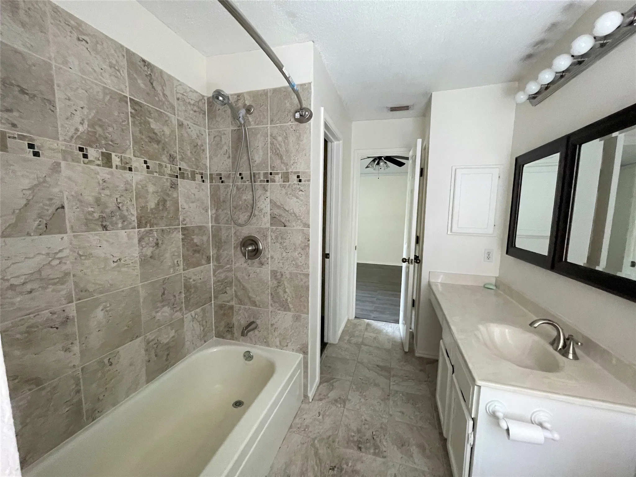 Single Family Residence For Rent in Dallas County , 621 Phillips Drive, Coppell, Texas 75019, 3 Bedroom, 2 Bathroom, 2 Garage spaces, 1,377 Sqft, built in 1986, mls#21319413, Real Estate Agent in Coppell, Homes For Rent in Dallas county, Homes For Rent in Coppell, Realtor in Coppell Texas, Real Estate Brokerage Independent Realty Texas, Luminita Cordes Realtor