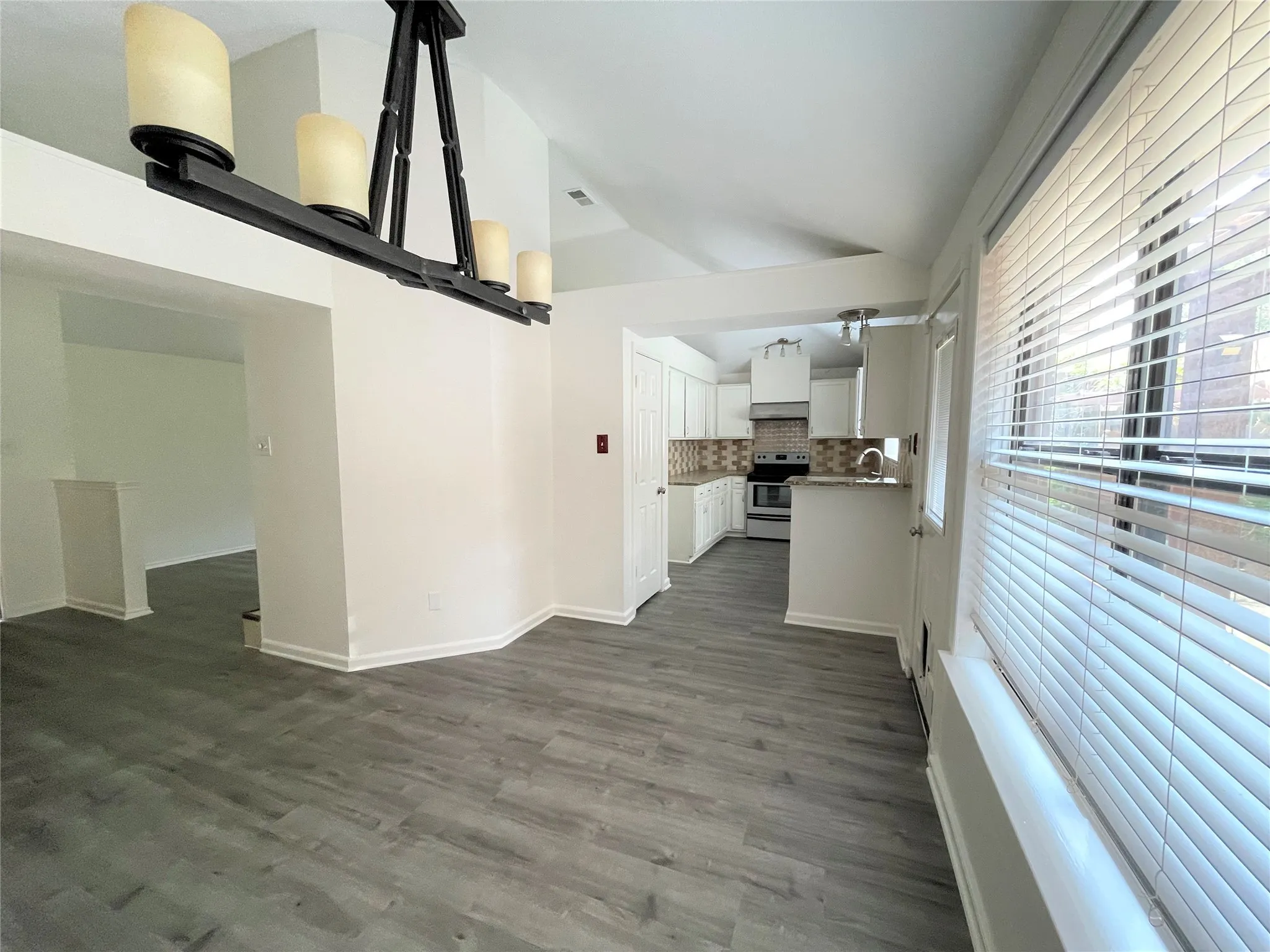 Single Family Residence For Rent in Dallas County , 621 Phillips Drive, Coppell, Texas 75019, 3 Bedroom, 2 Bathroom, 2 Garage spaces, 1,377 Sqft, built in 1986, mls#21319413, Real Estate Agent in Coppell, Homes For Rent in Dallas county, Homes For Rent in Coppell, Realtor in Coppell Texas, Real Estate Brokerage Independent Realty Texas, Luminita Cordes Realtor